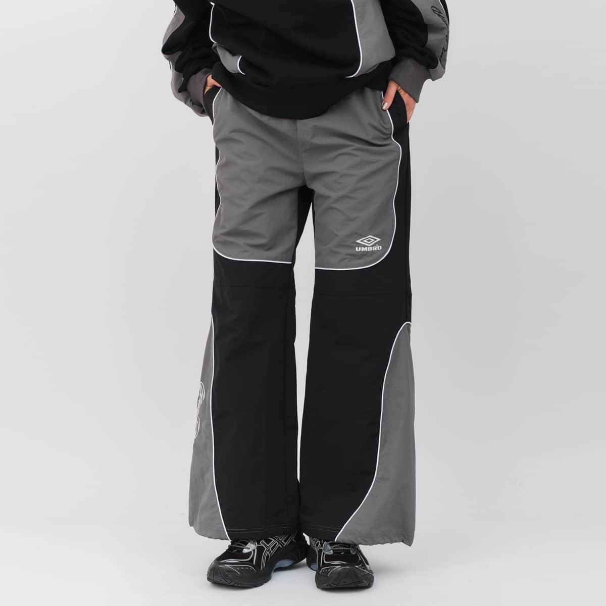 UMBRO × atmos pink Track Pants BLACKの画像