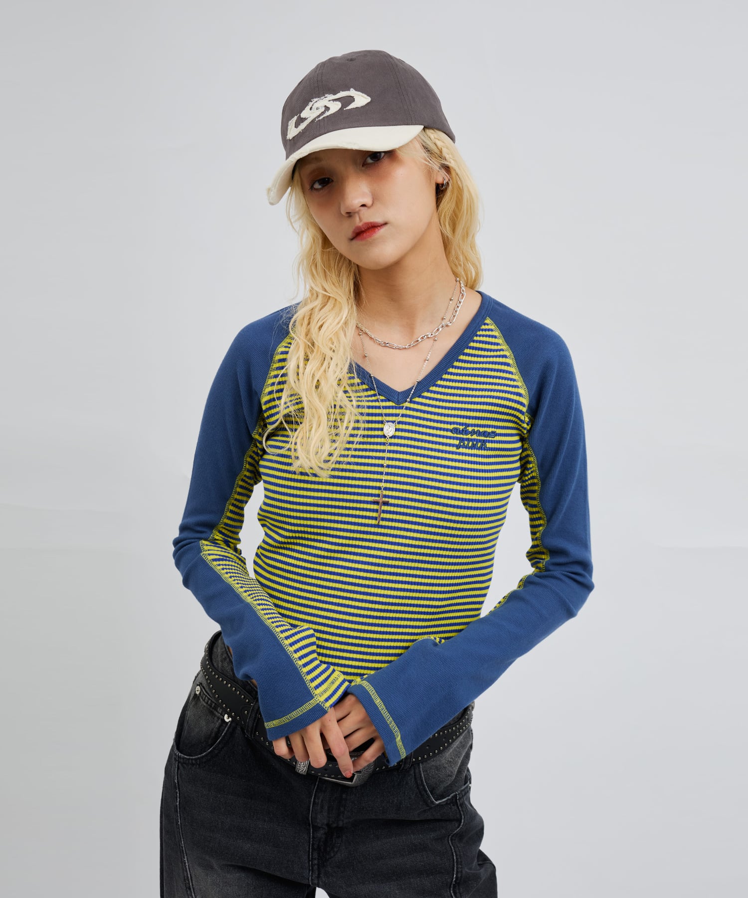 atmos pink V-Neck Raglan Long Sleeve T-shirt BLUEの画像