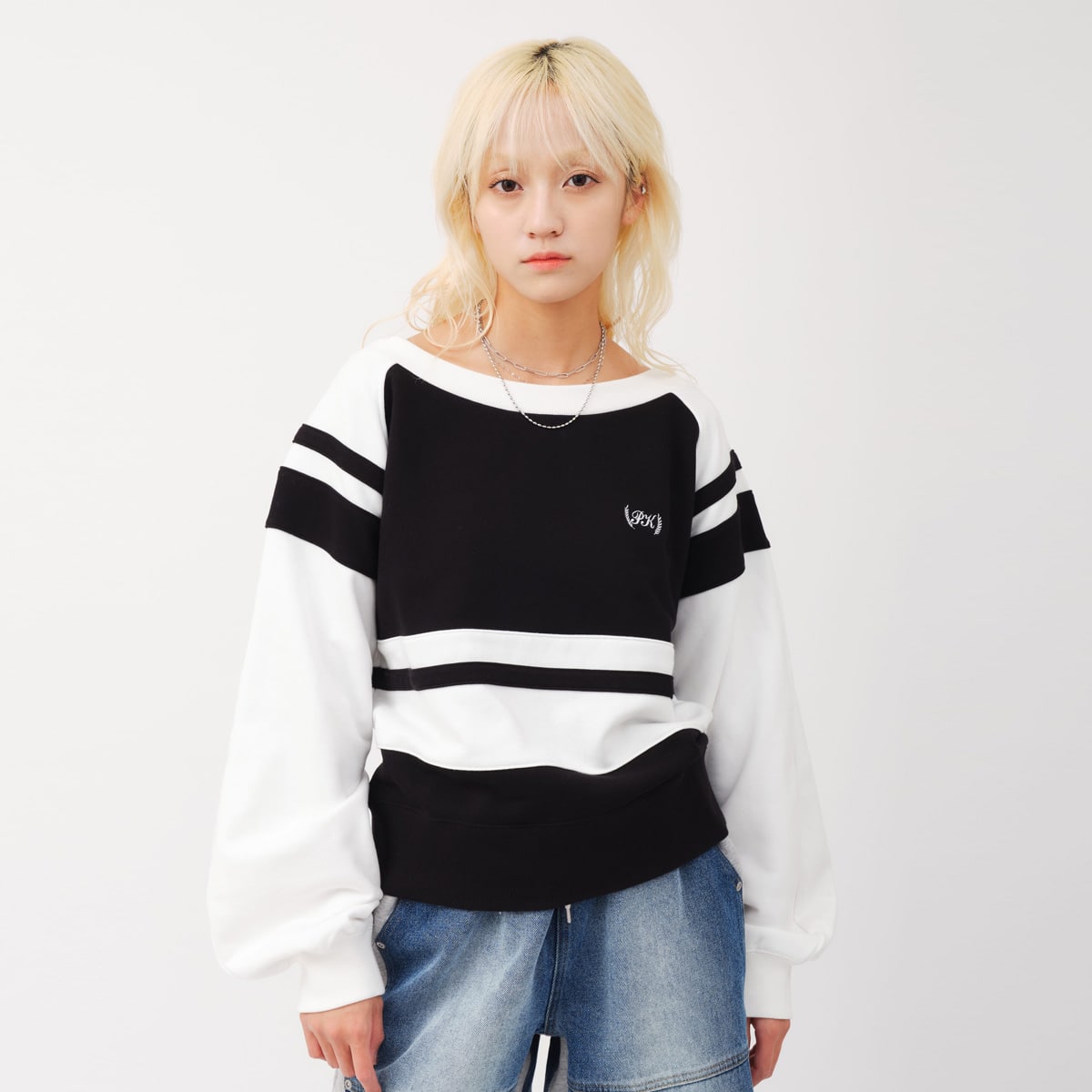 atmos pink Bell Sleeves Line Sweatshirt BLACKの画像