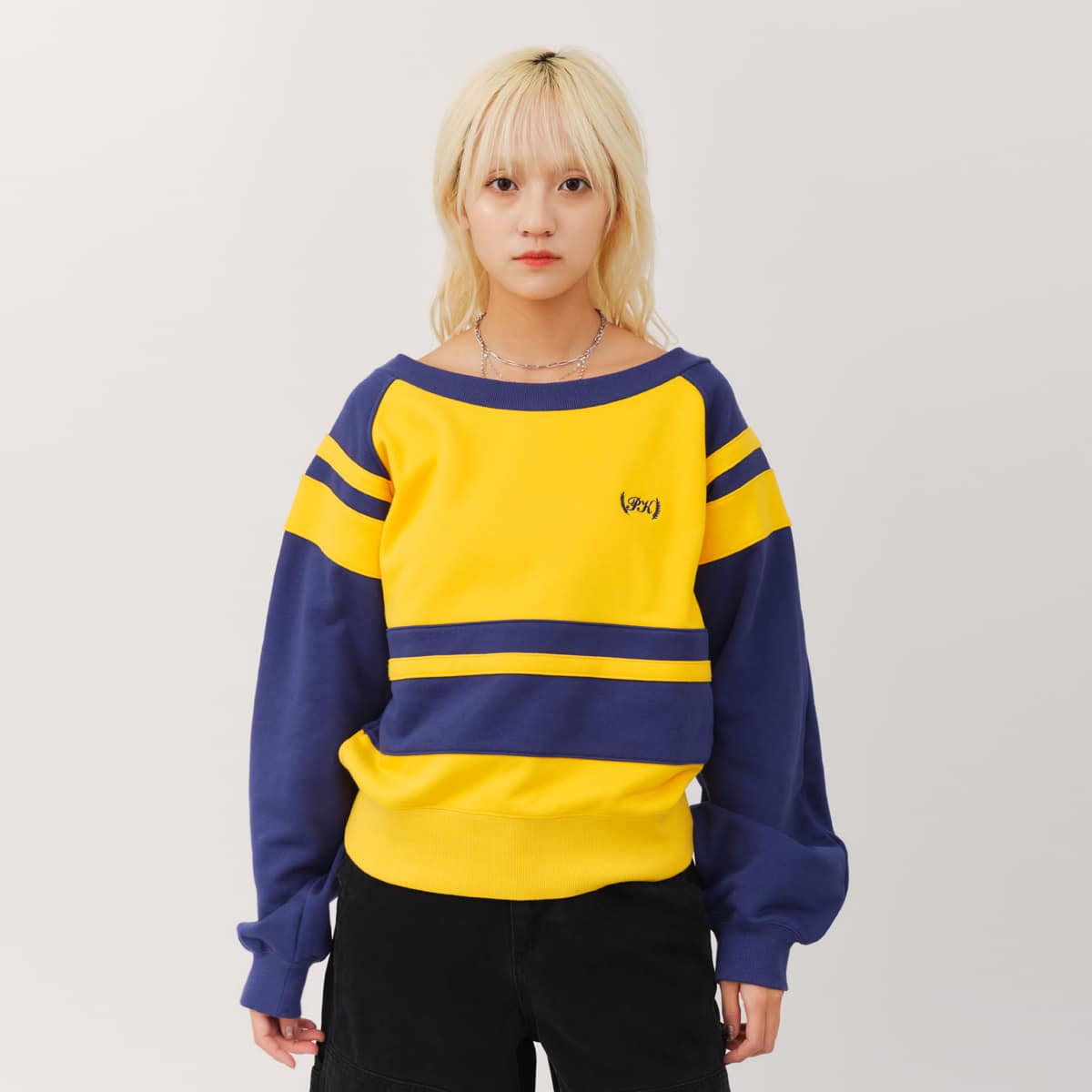 atmos pink Bell Sleeves Line Sweatshirt YELLOWの画像