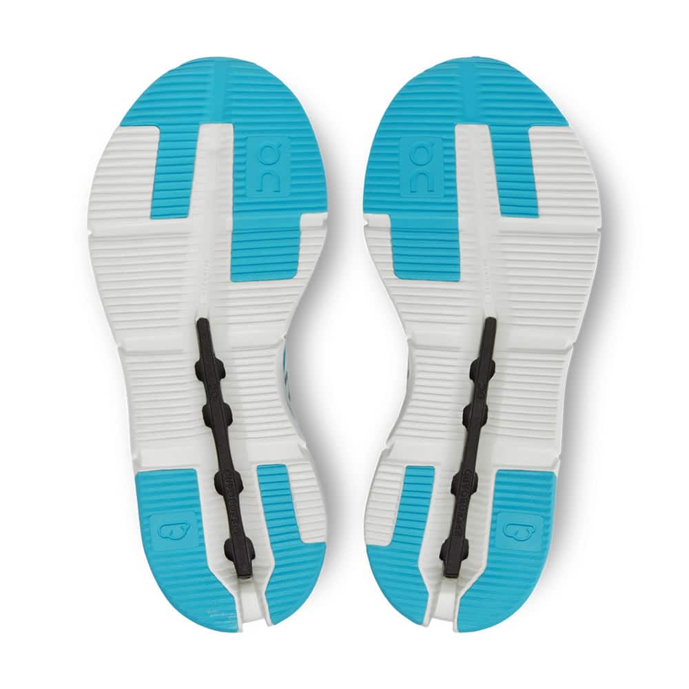 On Cloudnova Z5 White / Cyanの画像
