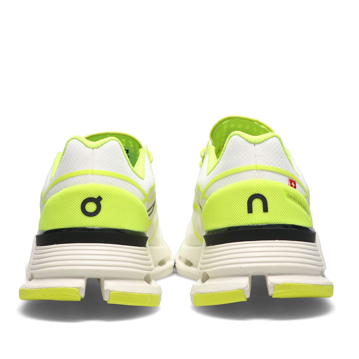 ON Cloudnova Z5 Neon/Whiteの画像