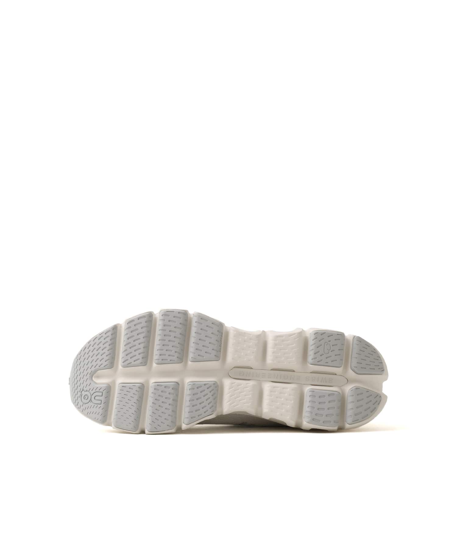 On CLOUD X TEMPO 1 M Ivory | Iceの画像