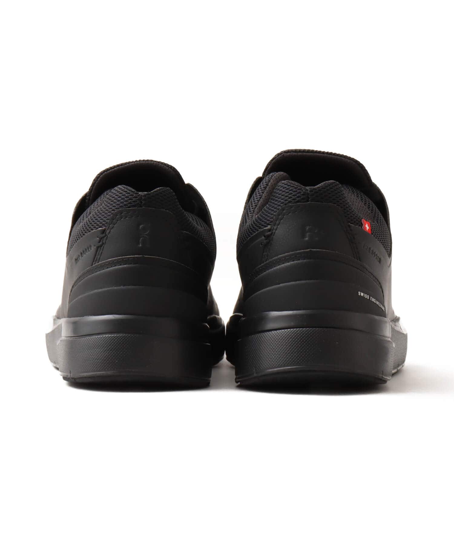On THE ROGER Advantage 2 W All Blackの画像