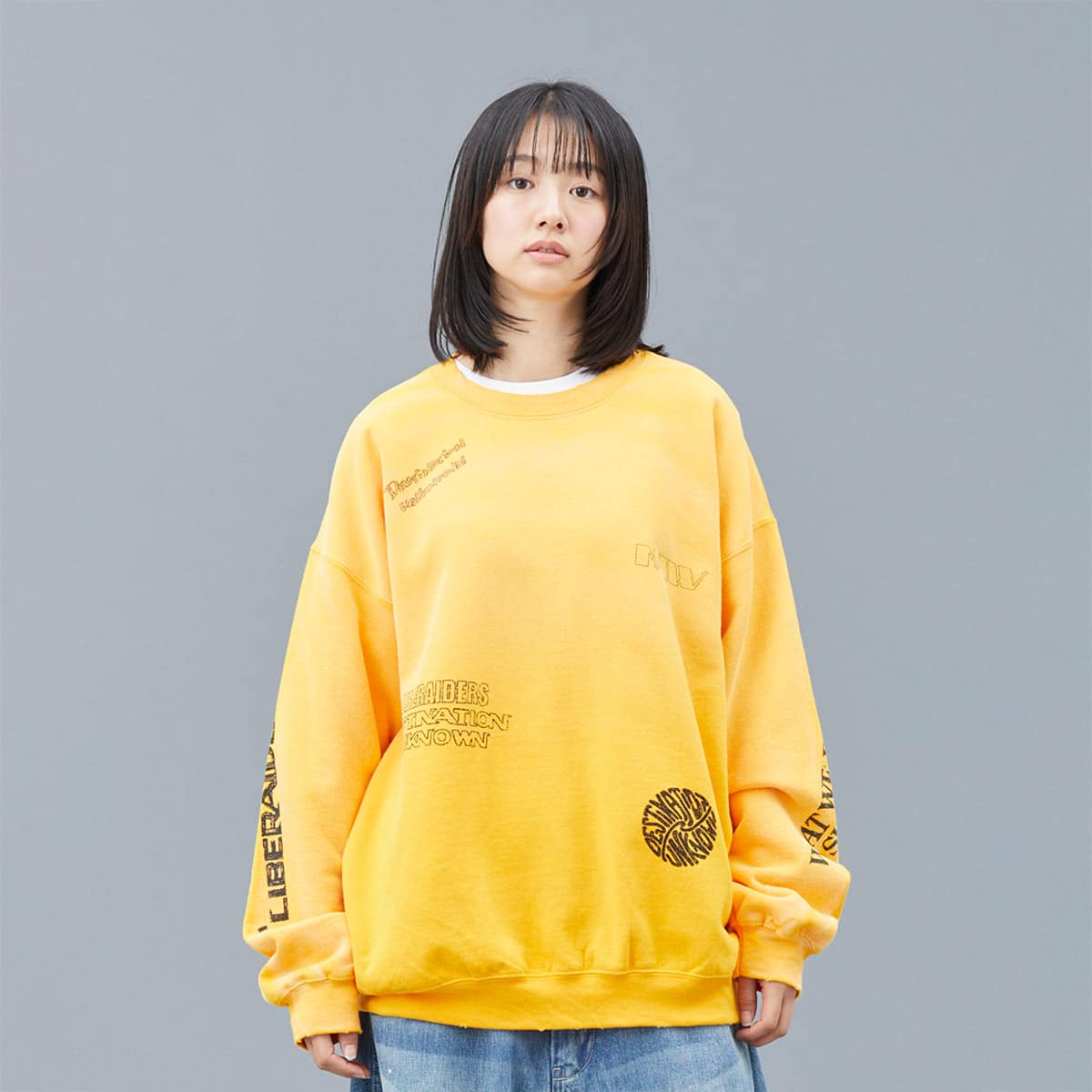 LIBERAIDERS HANDWRITING PRINT CREWNECK YELLOWの画像