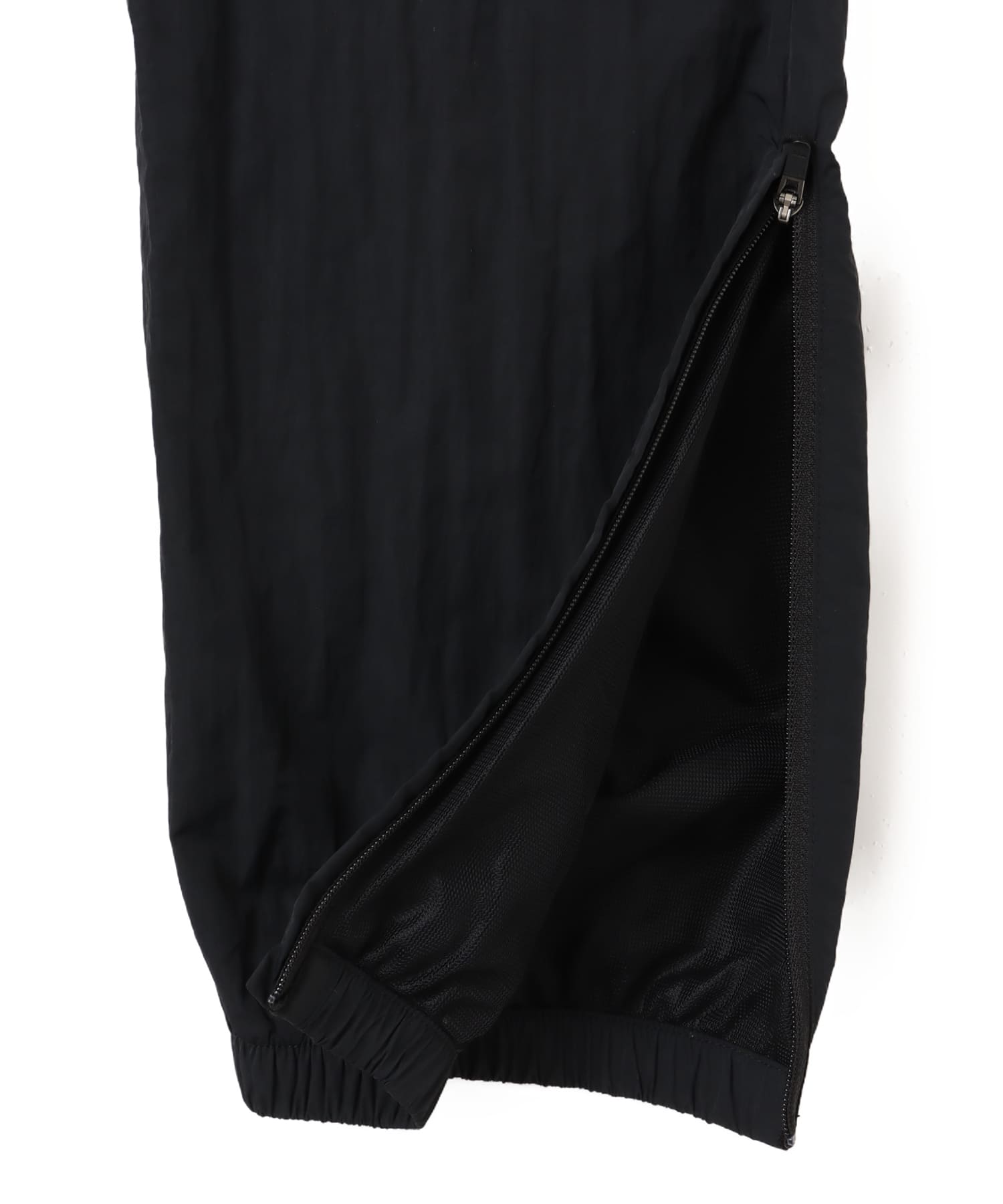 New Balance WIND PANTS ブラックの画像