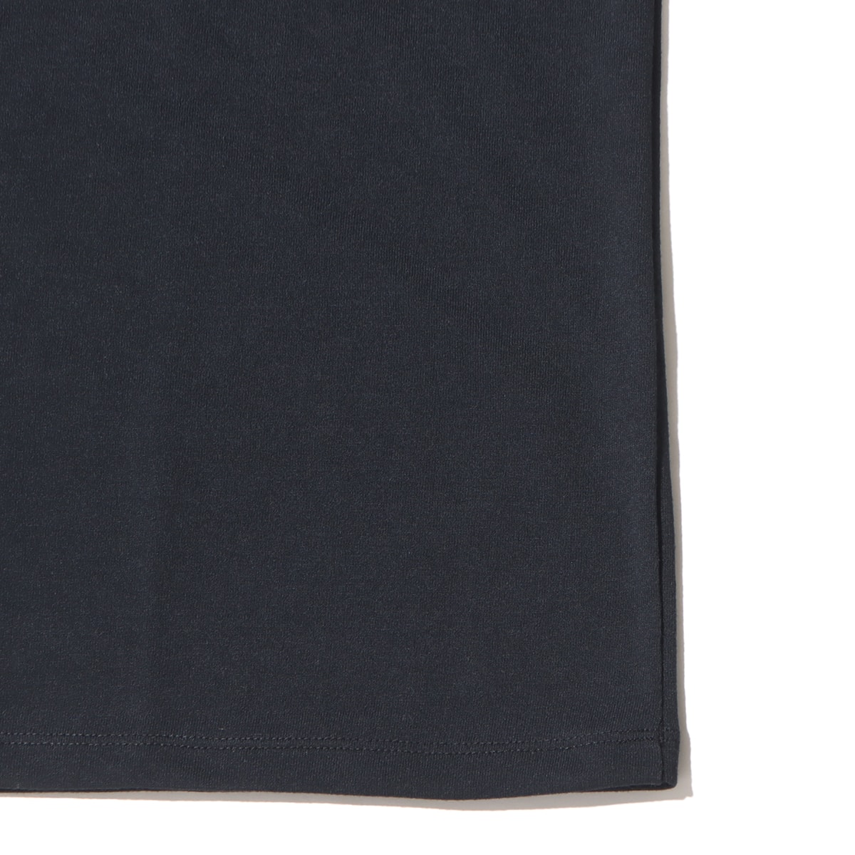 New Balance MET24 Basic Logo Long Sleeve Tee ブラック 23FW-Iの画像