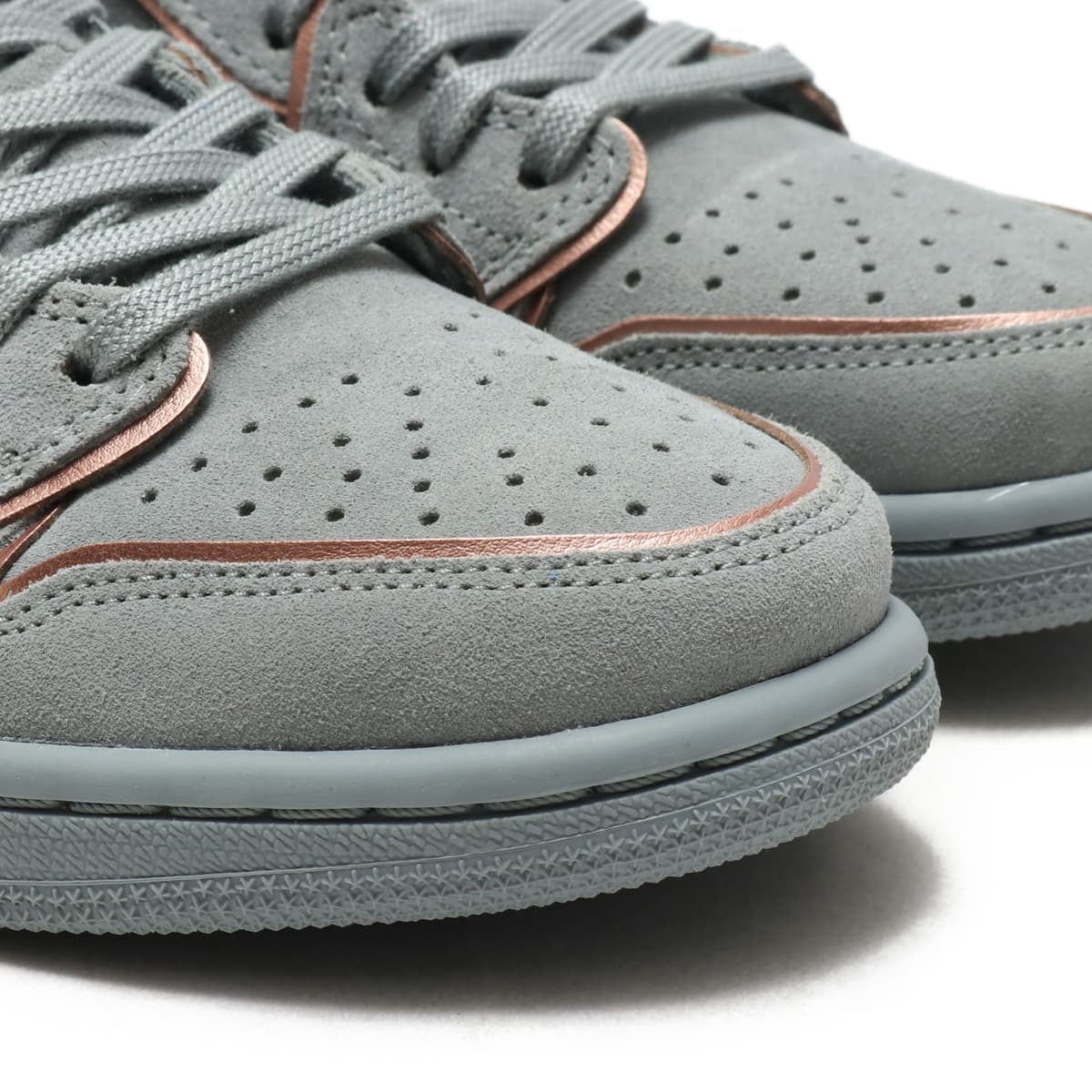 JORDAN BRAND WMNS AIR JORDAN 1 RETRO LOW NS  MICA GREEN/MTLC RED BRONZEの画像