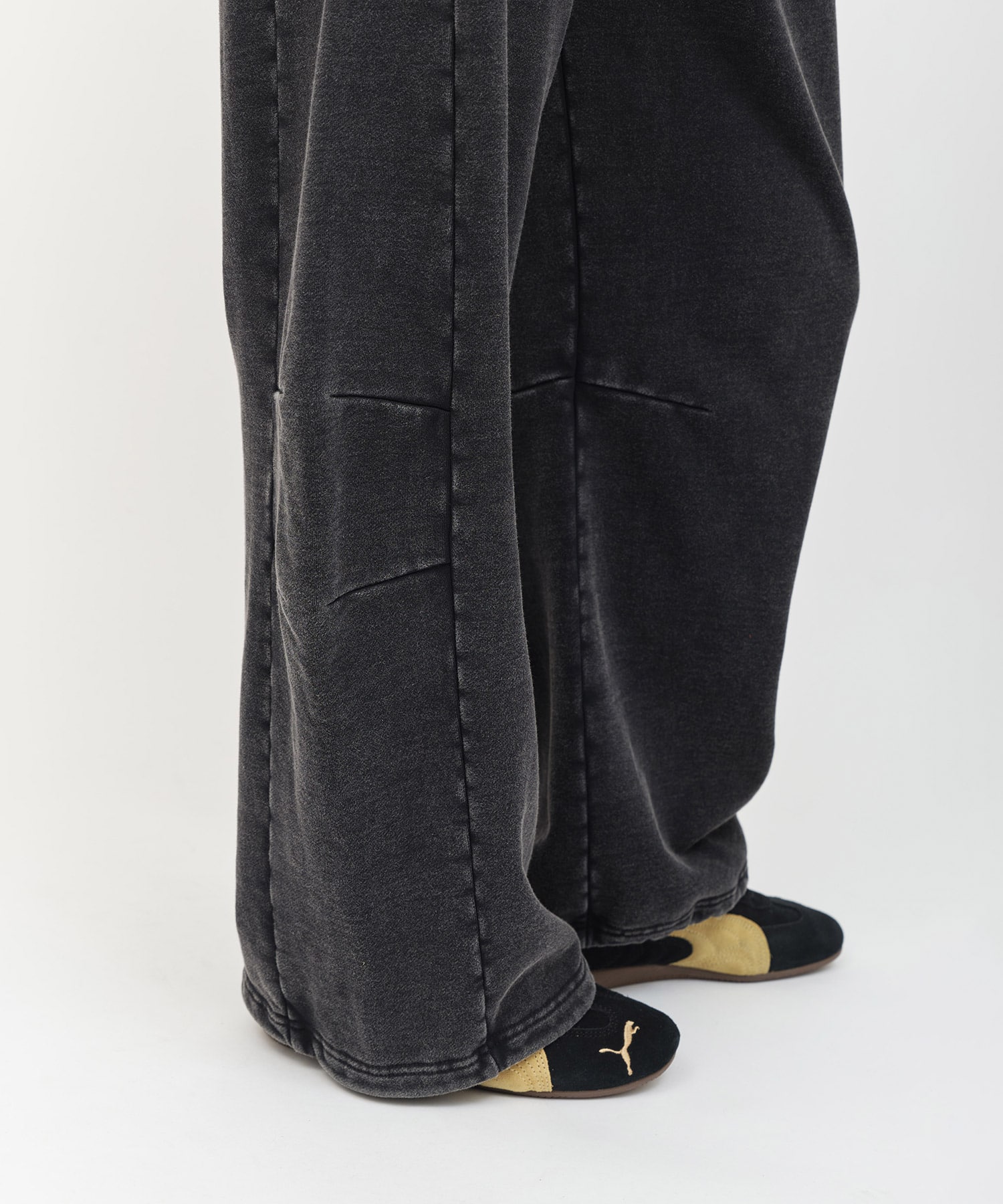 atmos pink Curve Sweat Pants BLACKの画像