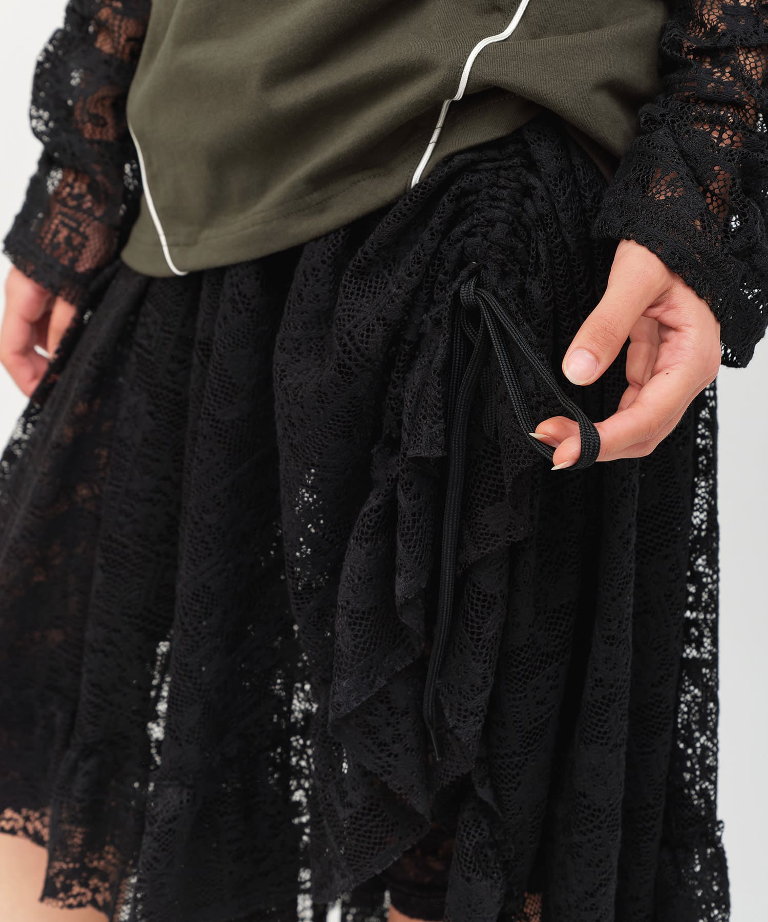 atmos pink Lace Asymmetry Skirt BLACKの画像
