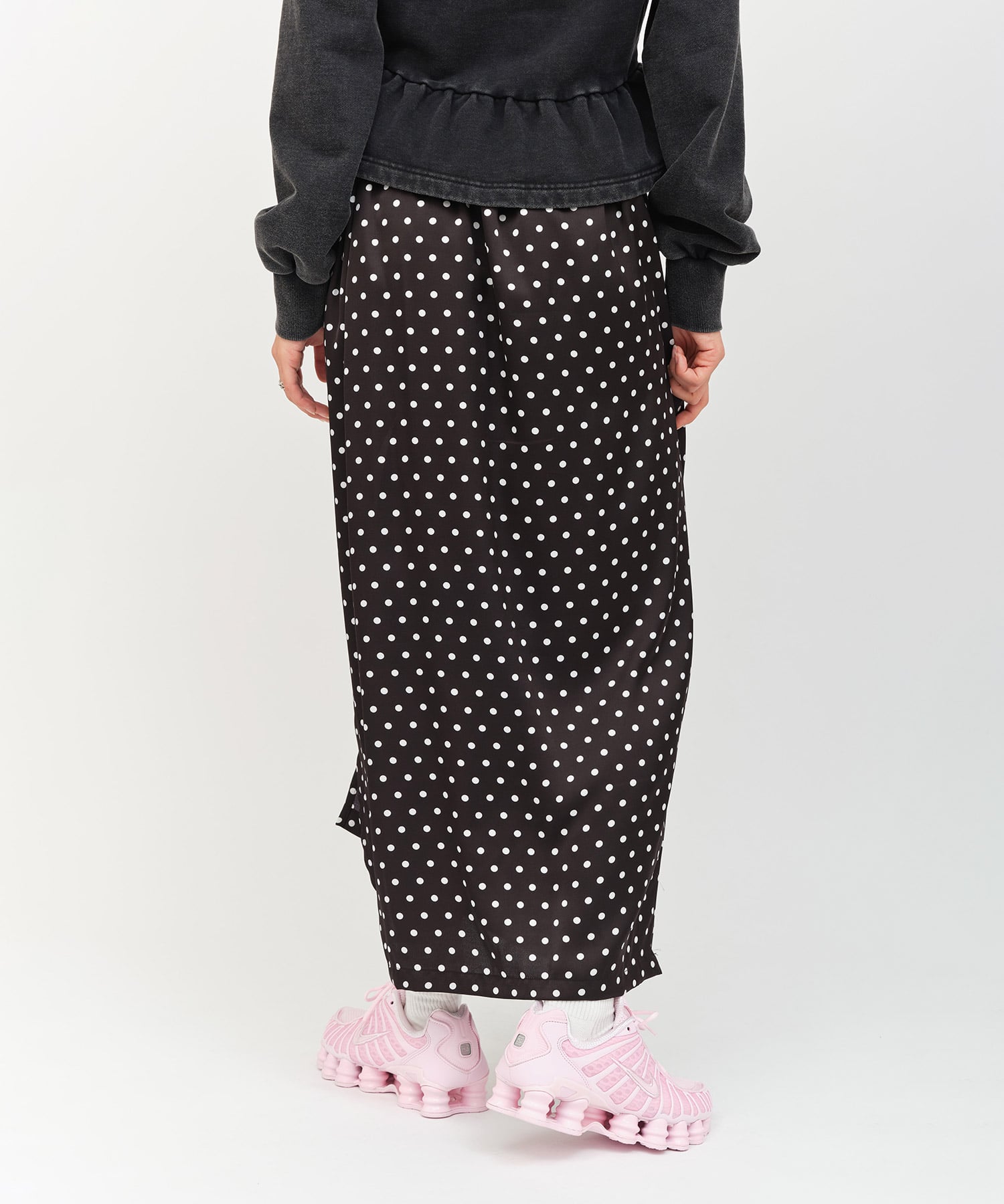 atmos pink Asymmetry Dot Skirt BLACKの画像