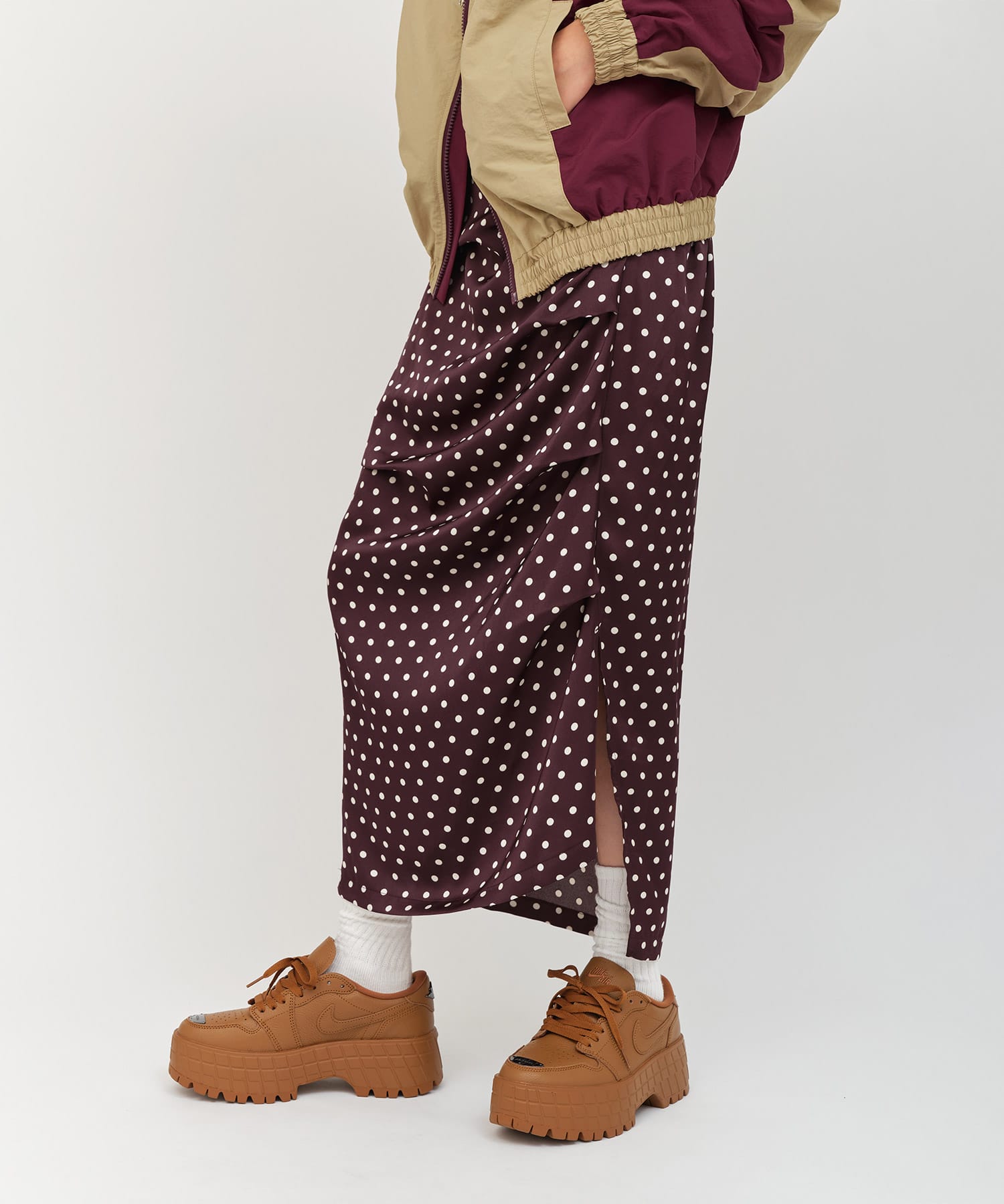 atmos pink Asymmetry Dot Skirt BROWNの画像