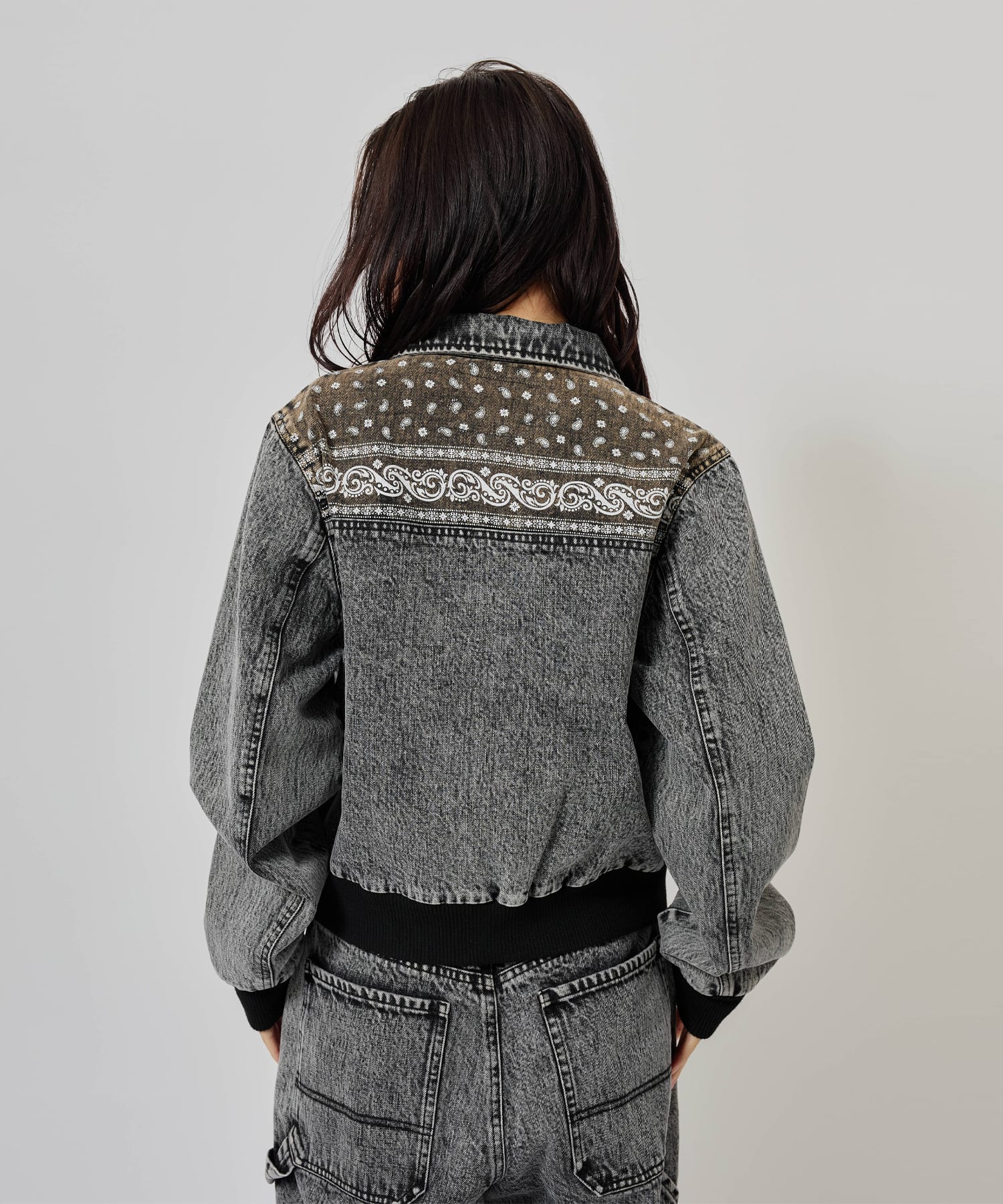 atmos pink Panelled Bandana Denim Jacket BLACKの画像