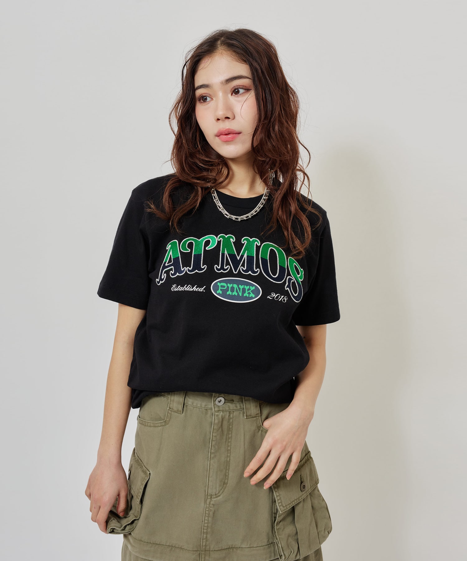 atmos pink Embroidery Logo T-shirt BLACKの画像