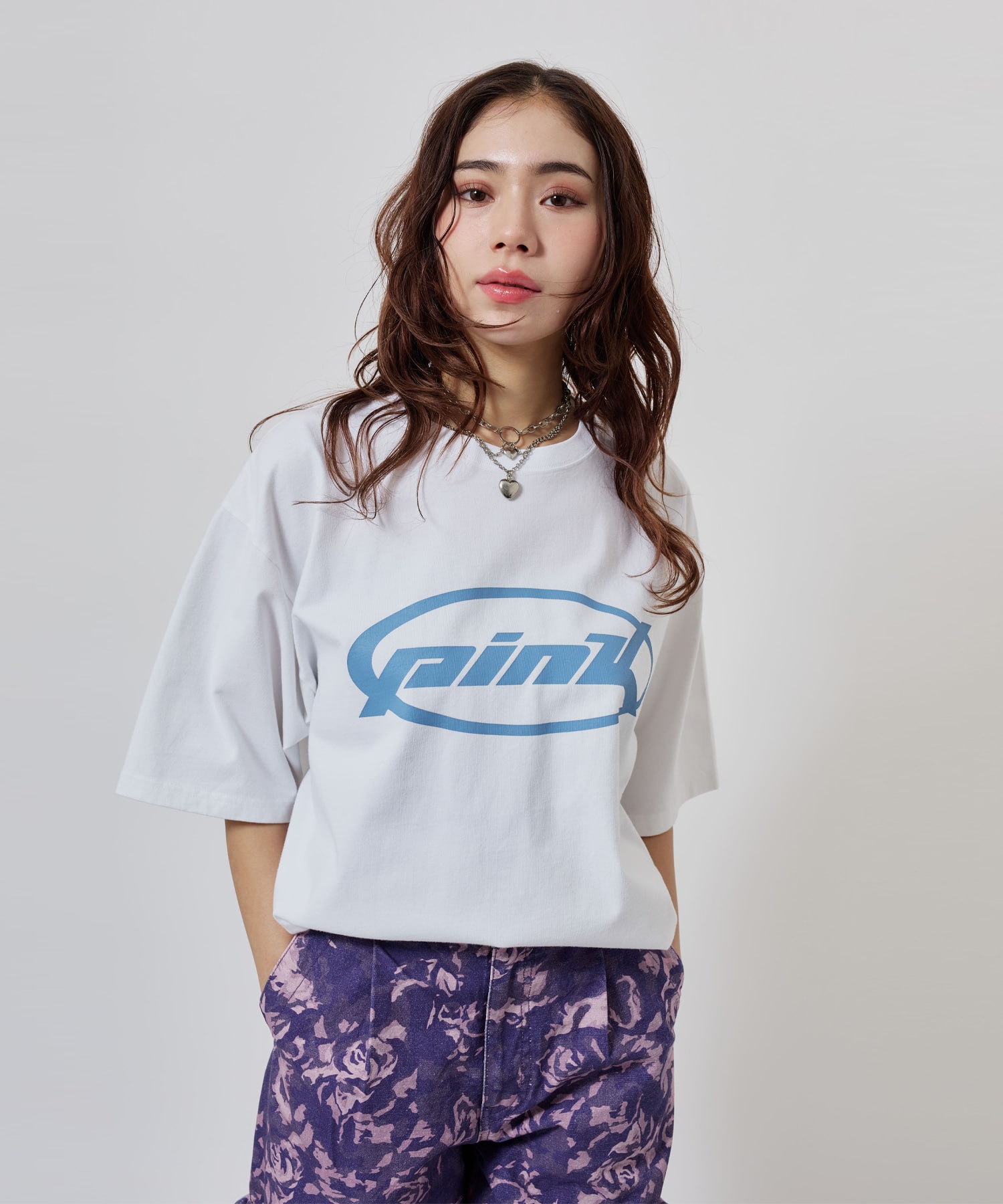 atmos pink Oval Logo T-shirt WHITEの画像