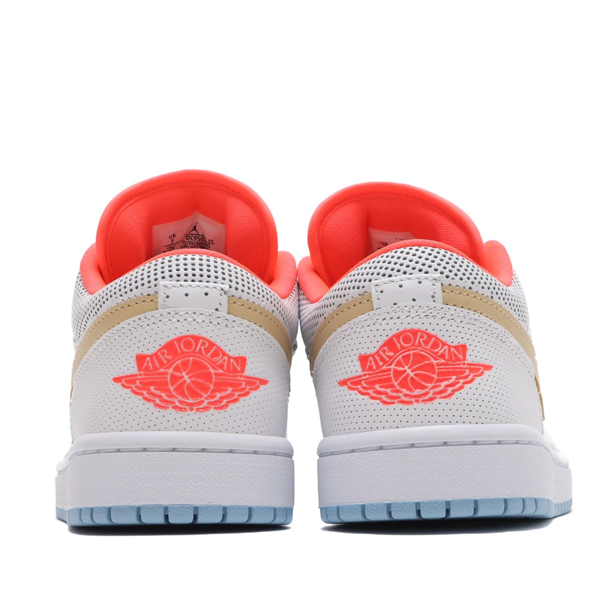 JORDAN BRAND WMNS AIR JORDAN 1 LOW SE WHITE/SESAME-FLASH CRIMSON-PSYCHIC BLUE 21SU-Iの画像