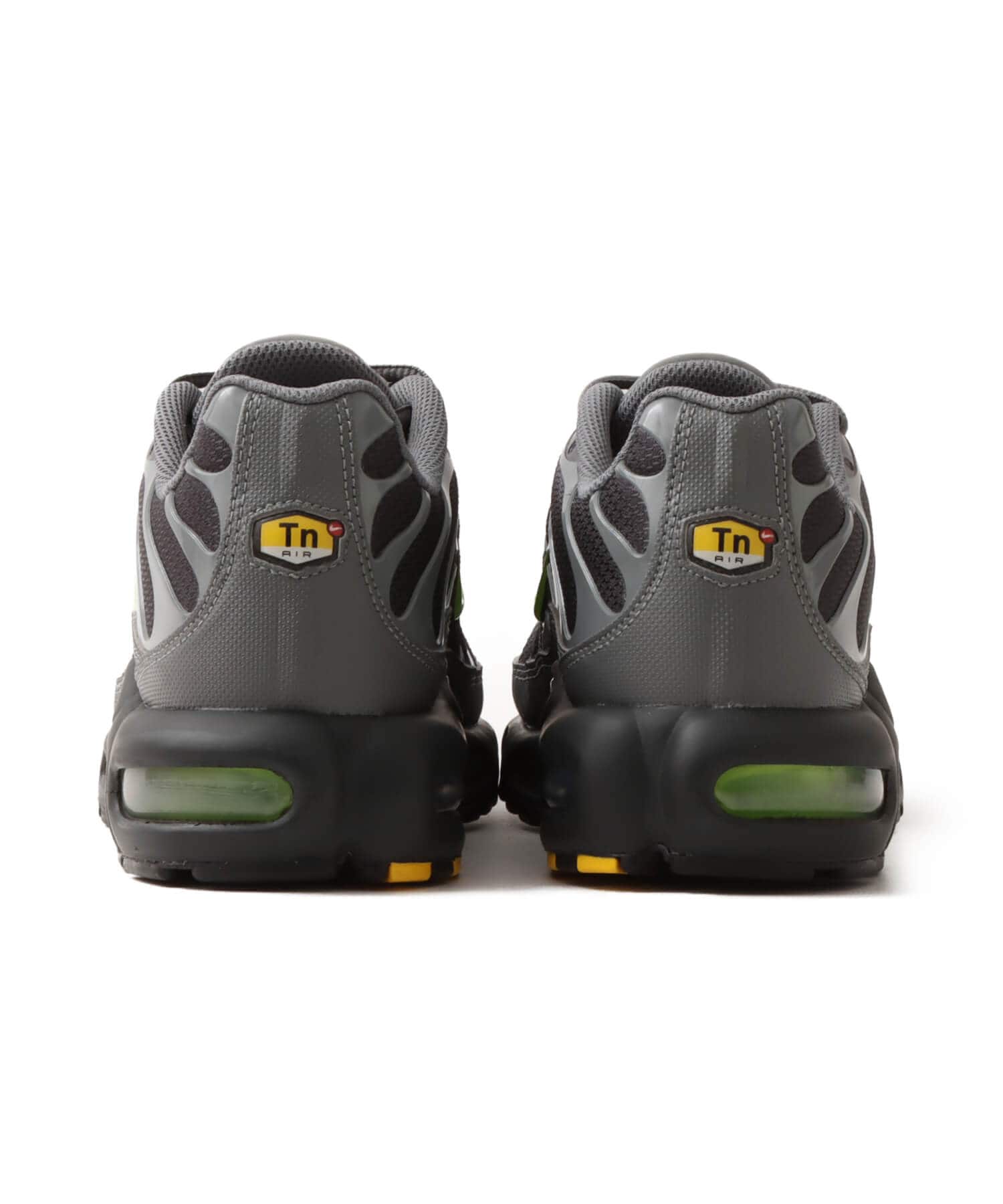 NIKE AIR MAX PLUS SMOKE GREY/VOLT-DK SMOKE GREY-BLACKの画像