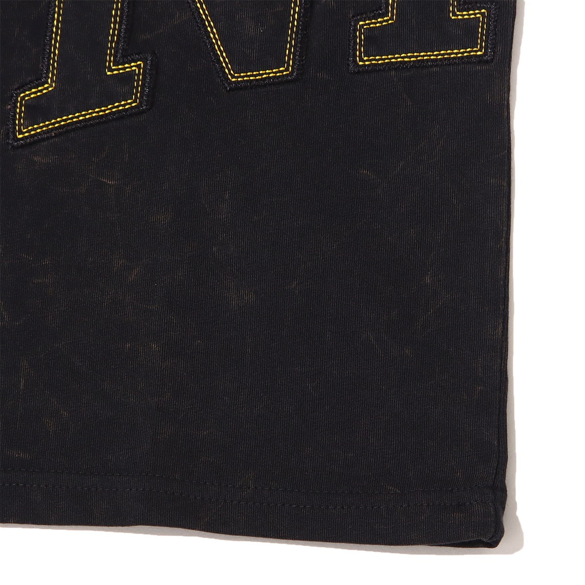 NIKE U NK NRG FADEAWAY TEE BLACK/UNIVERSITY GOLD 22FA-Sの画像