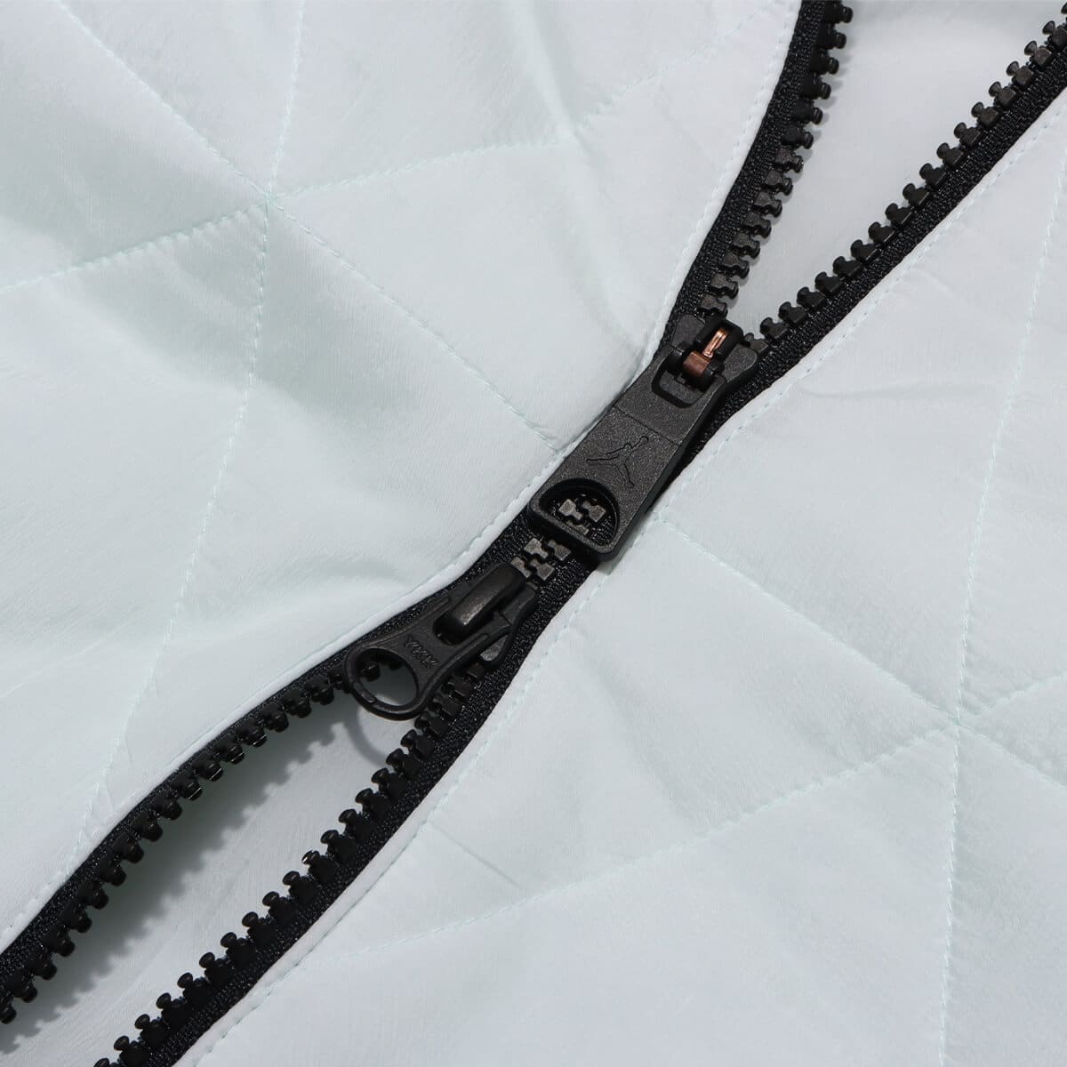 JORDAN BRAND AS M J SPRT GLF STMT VEST BARELY GREEN/BLACK の画像