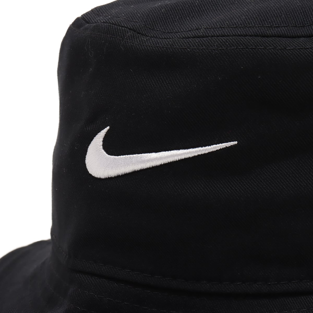 NIKE U NK APEX BUCKET SQ SWSH L BLACK/WHITEの画像