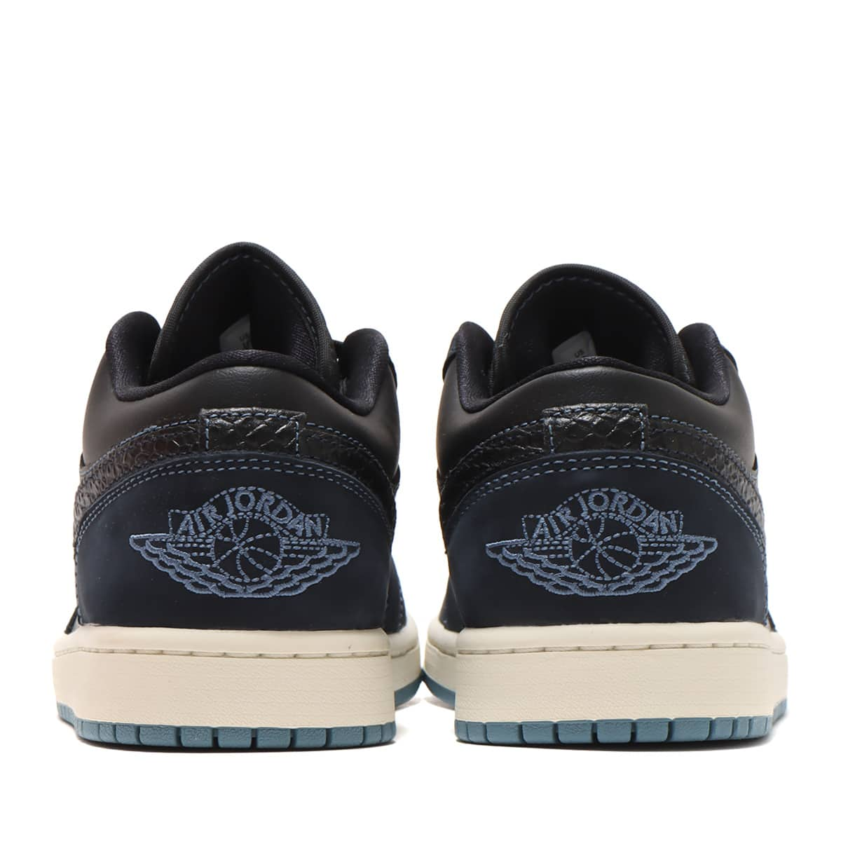 JORDAN BRAND WMNS AIR JORDAN 1 LOW SE BLACK/BLACK-DARK OBSIDIAN-SAIL 23SU-I