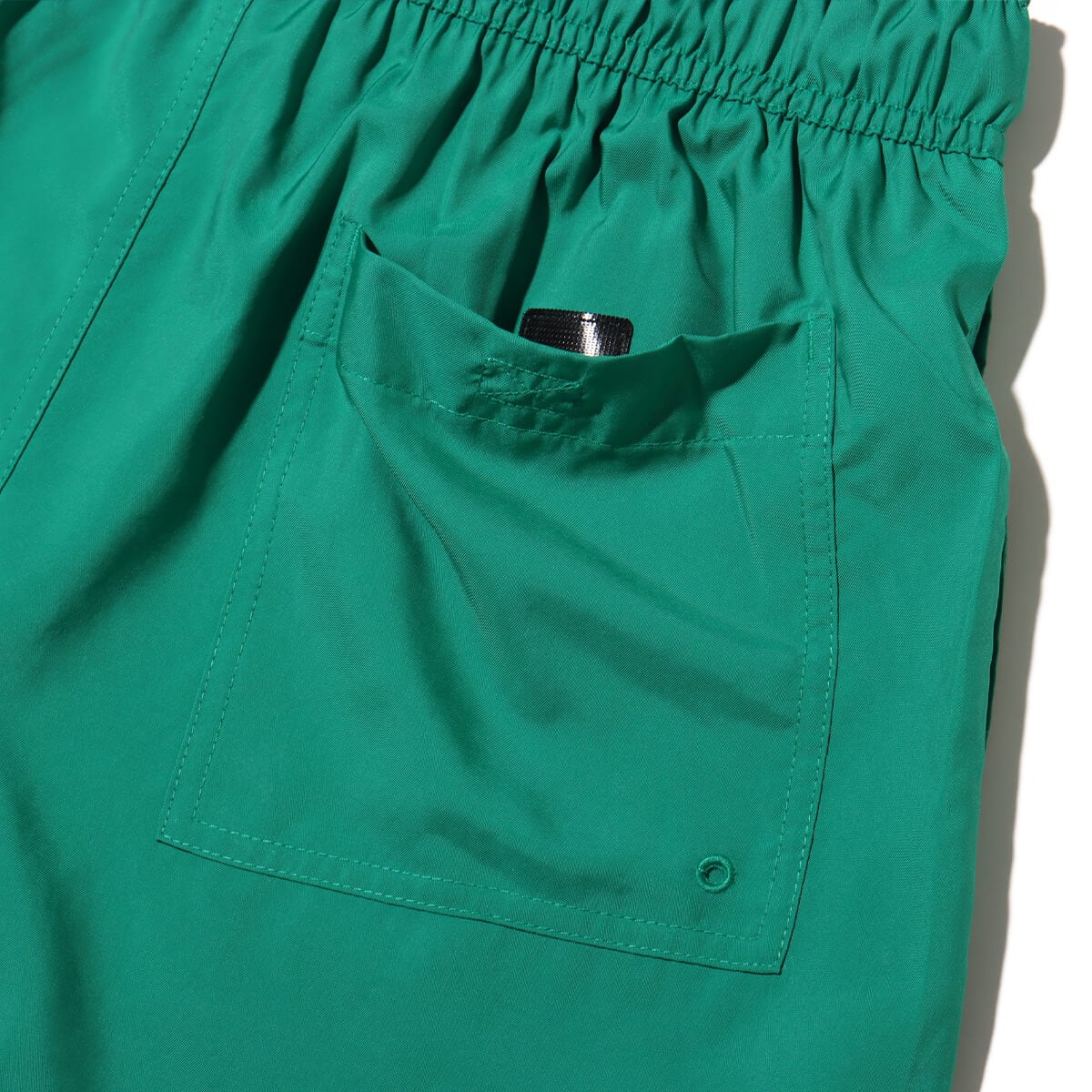 NIKE AS M NK CLUB FLOW SHORT MALACHITE/WHITEの画像