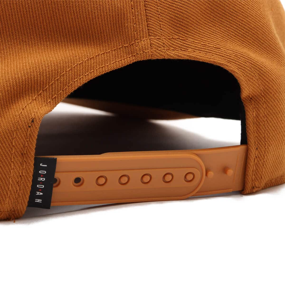 JORDAN BRAND U J PRO CAP US FB BRND SSNL DESERT BRONZE/WHITE の画像