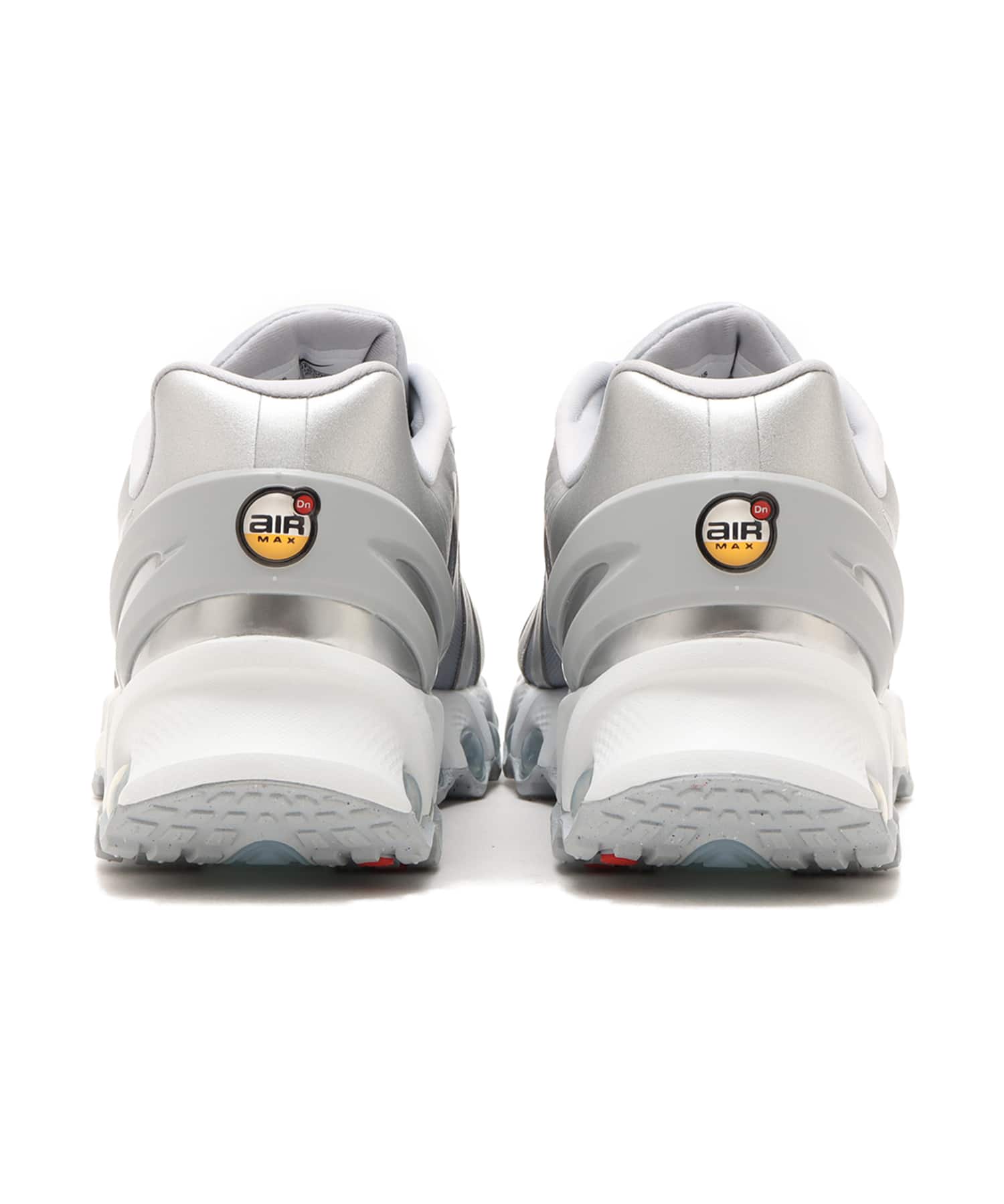 NIKE W AIR MAX DN8 WOLF GREY/METALLIC SILVER-OFF WHITEの画像