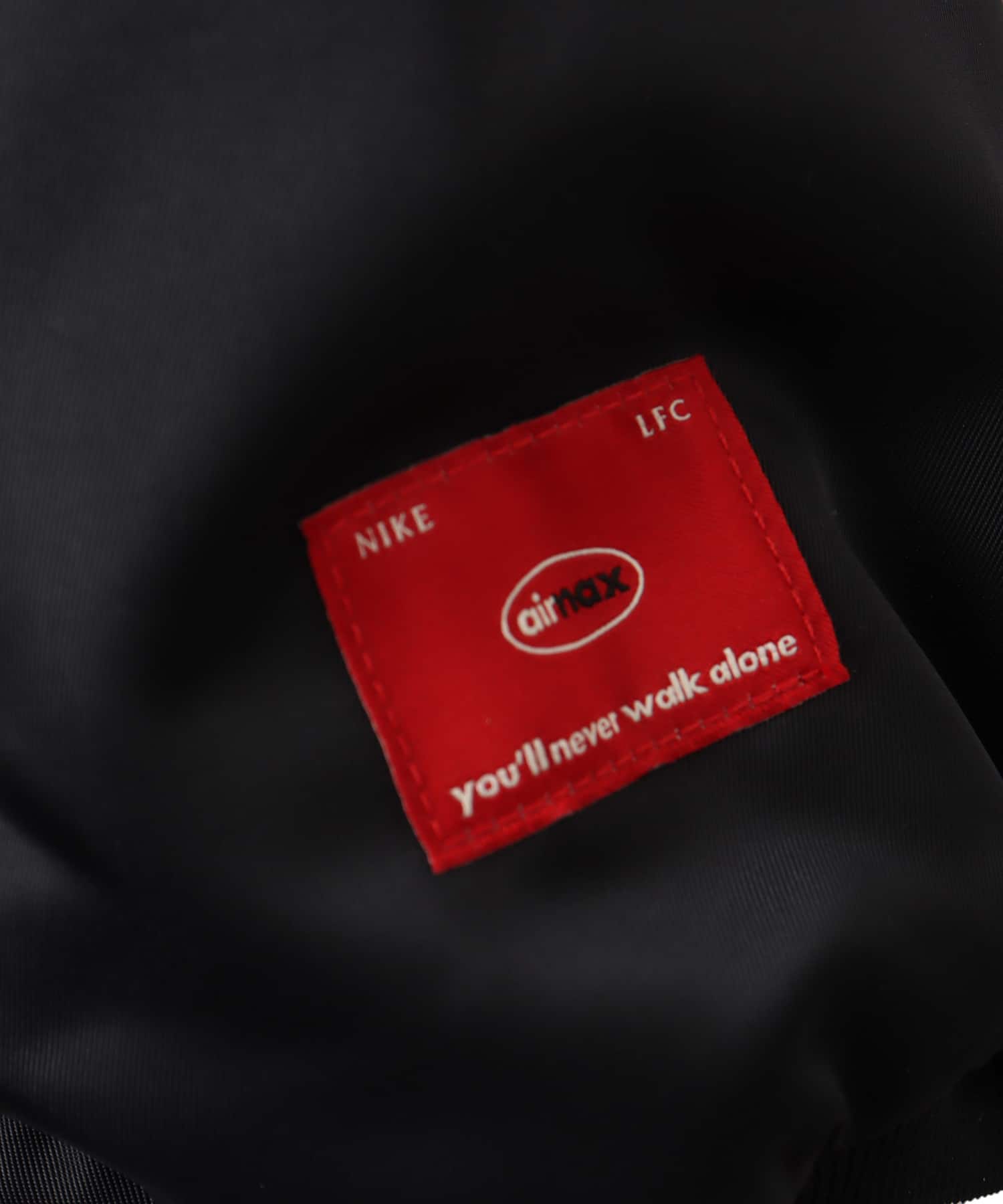 NIKE Liverpool FC M NK AU SATIN DUGOUT JKT SE BLACK/GYM RED/GYM REDの画像