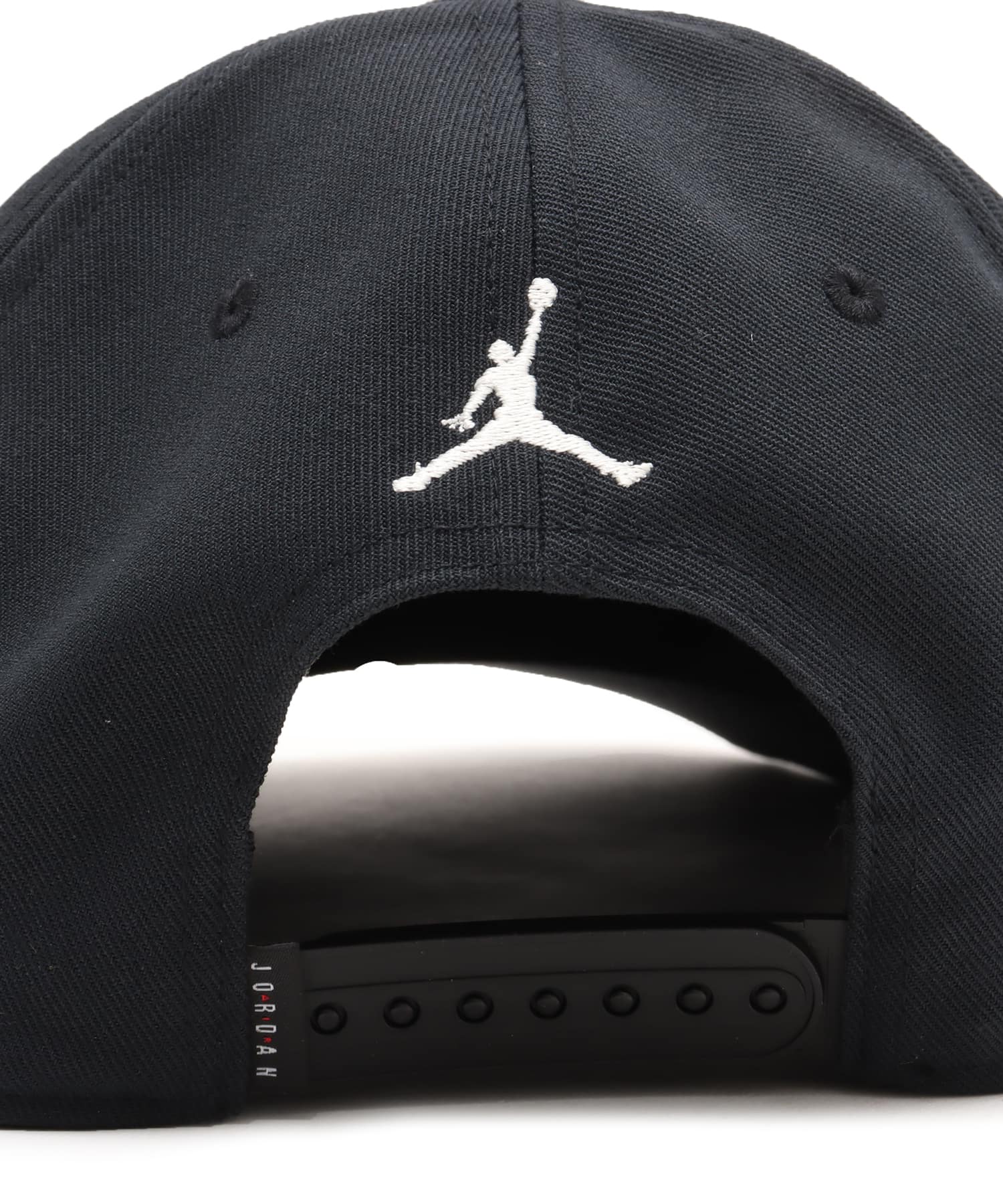 JORDAN BRAND U J OPEN SSNL CAP S CB 84 BLACK/GYM RED/WHITE