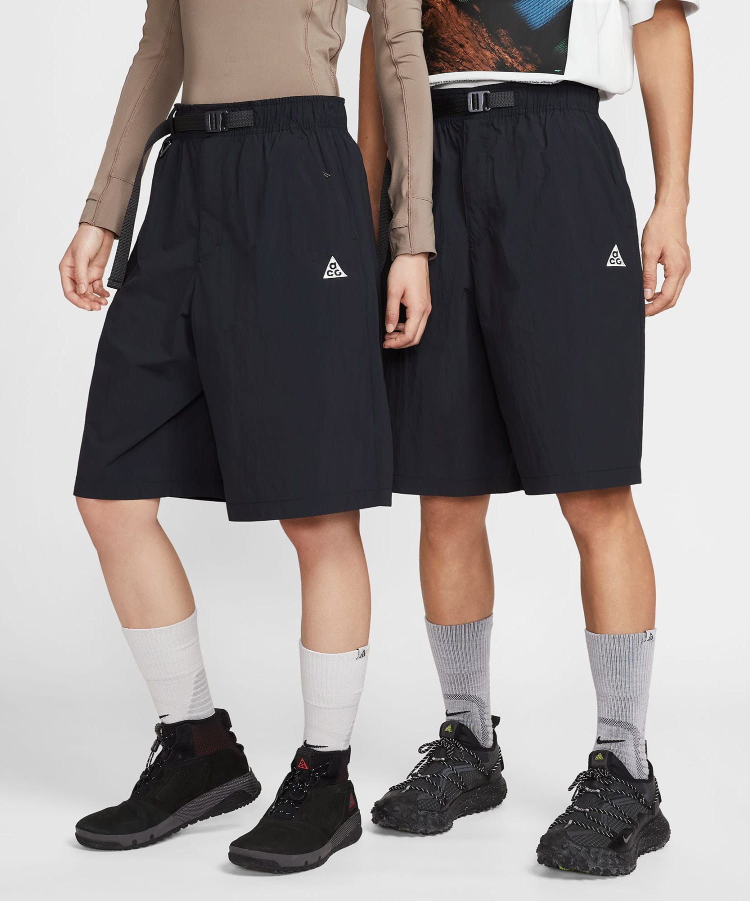 NIKE AS U ACG UV RPL ORB WVER OS SH BLACK/ANTHRACITE/SUMMIT WHITEの画像