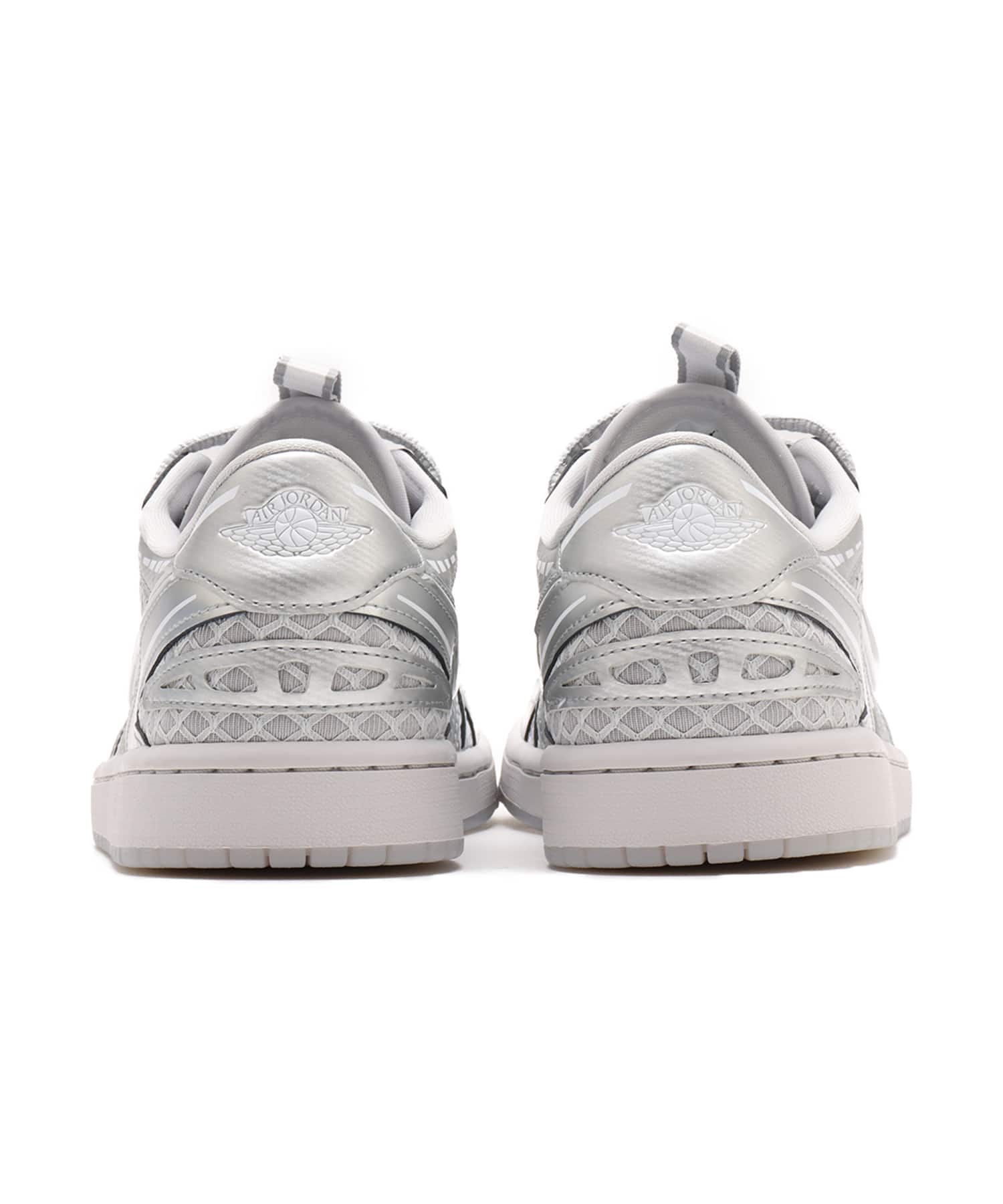 JORDAN BRAND WMNS AIR JORDAN 1 MM LOW V3 NEUTRAL GREY/METALLIC SILVER-WHITEの画像