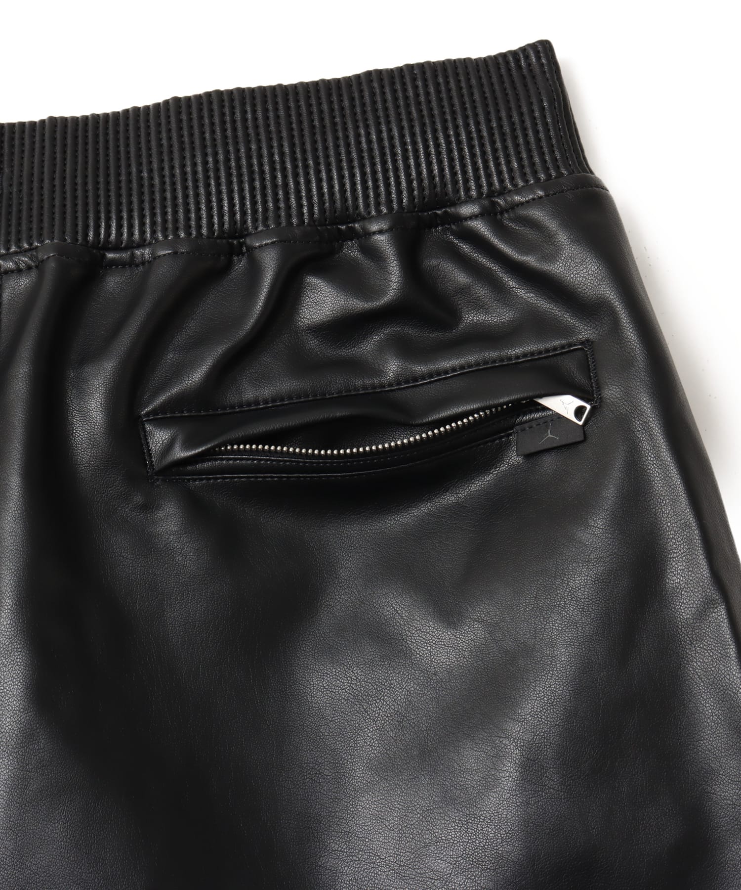 JORDAN BRAND M J AIR JDN VGN LTHR SHORT BLACKの画像