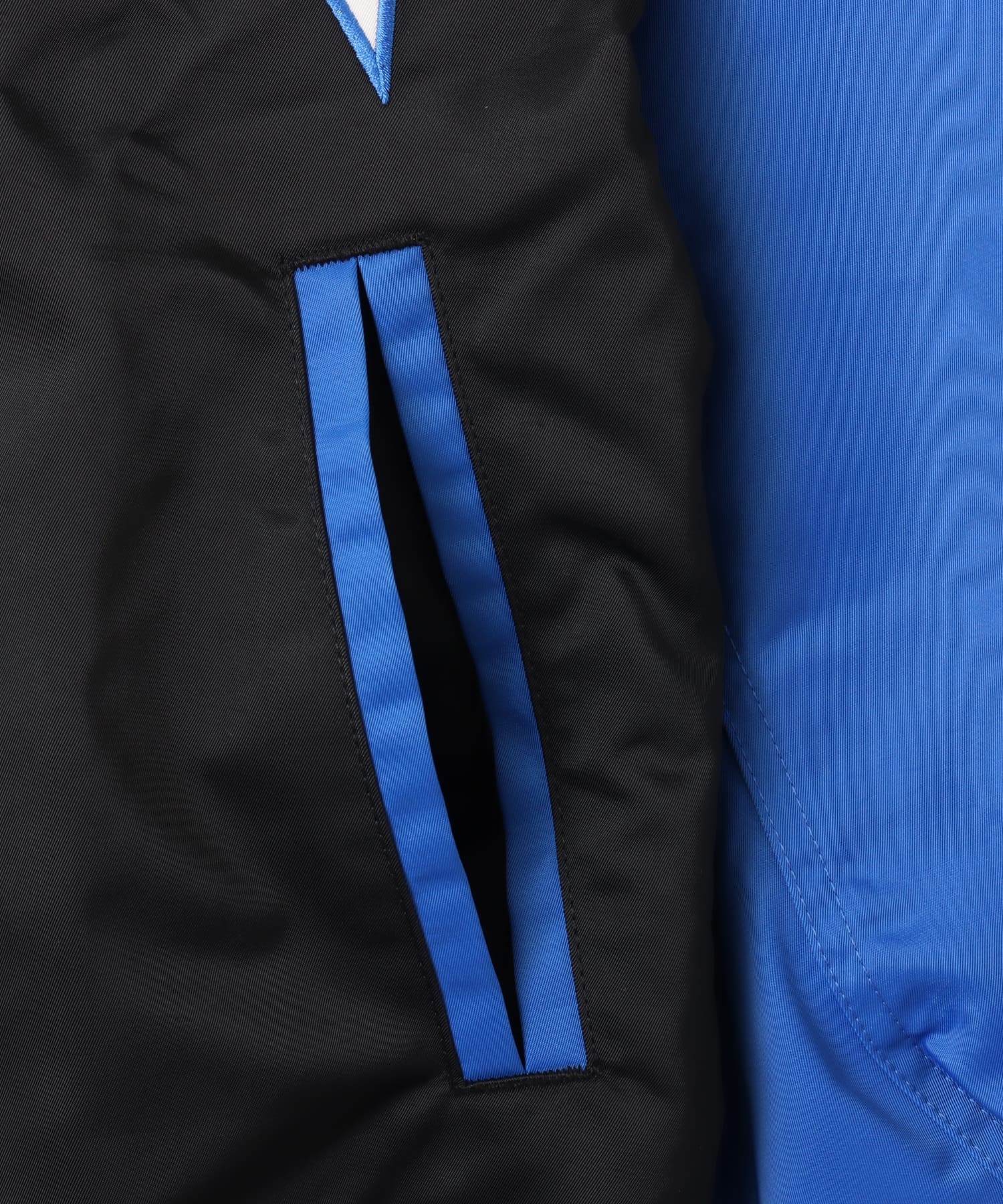 JORDAN BRAND M J BRK CLGTE VRSTY JKT BLACK/SPORT BLUE/BLACKの画像