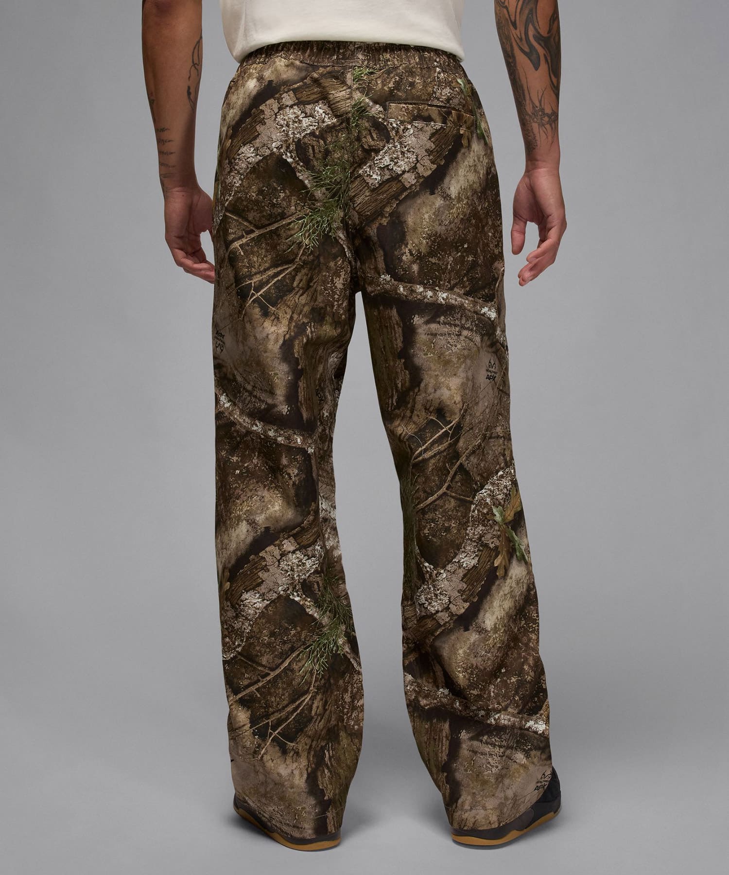 JORDAN BRAND M J BRK WVN PANT RLT MEDIUM OLIVE/SAILの画像