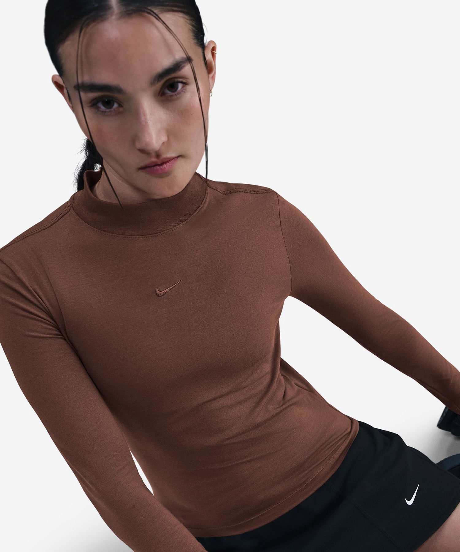 NIKE AS W NSW NK CHLL KNT MOCK TEE FAUNA BROWNの画像