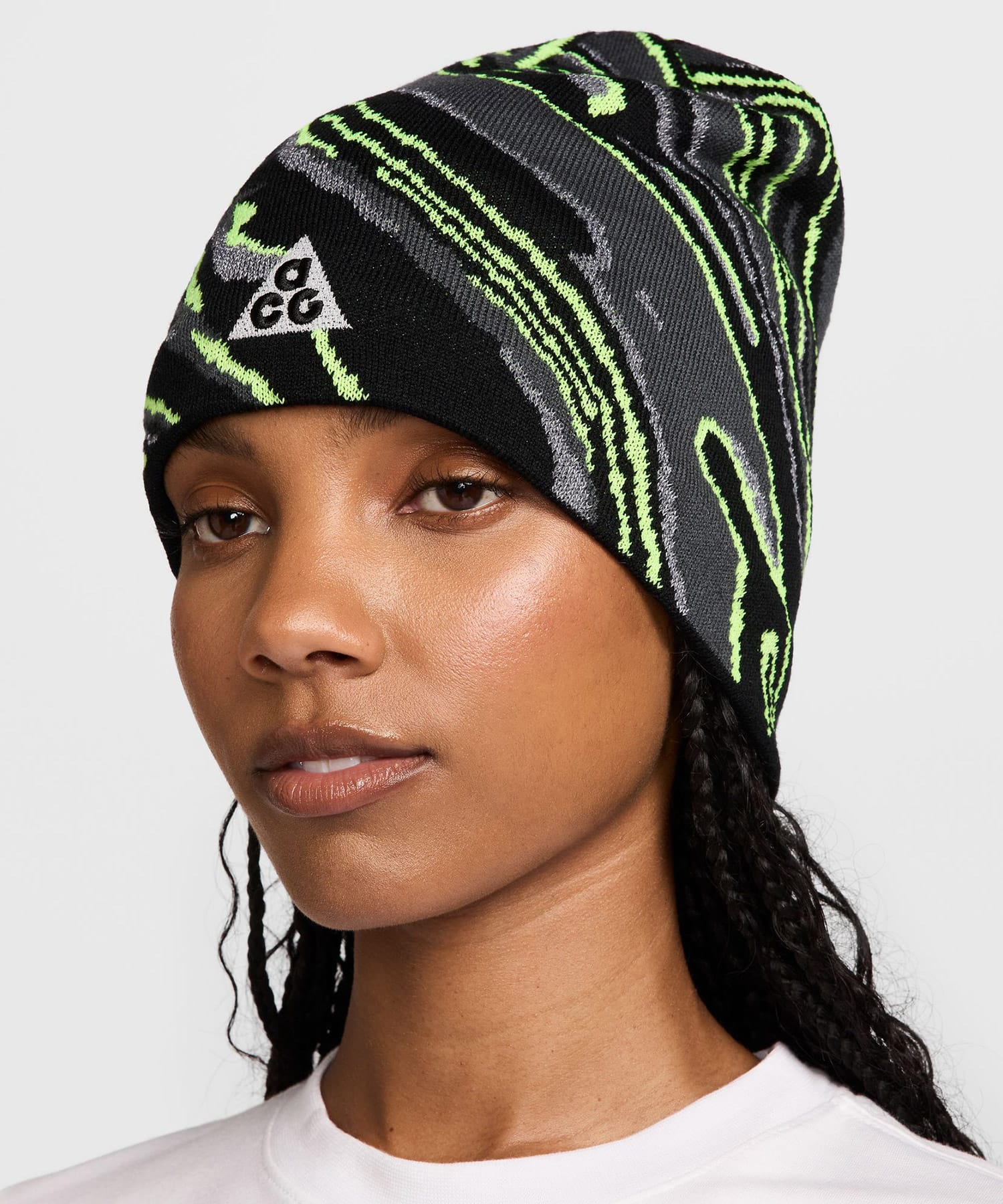 NIKE U NK PEAK BEANIE UC ACG BG BND DK SMOKE GREY/BLACK/REFLECTIVE SILVの画像
