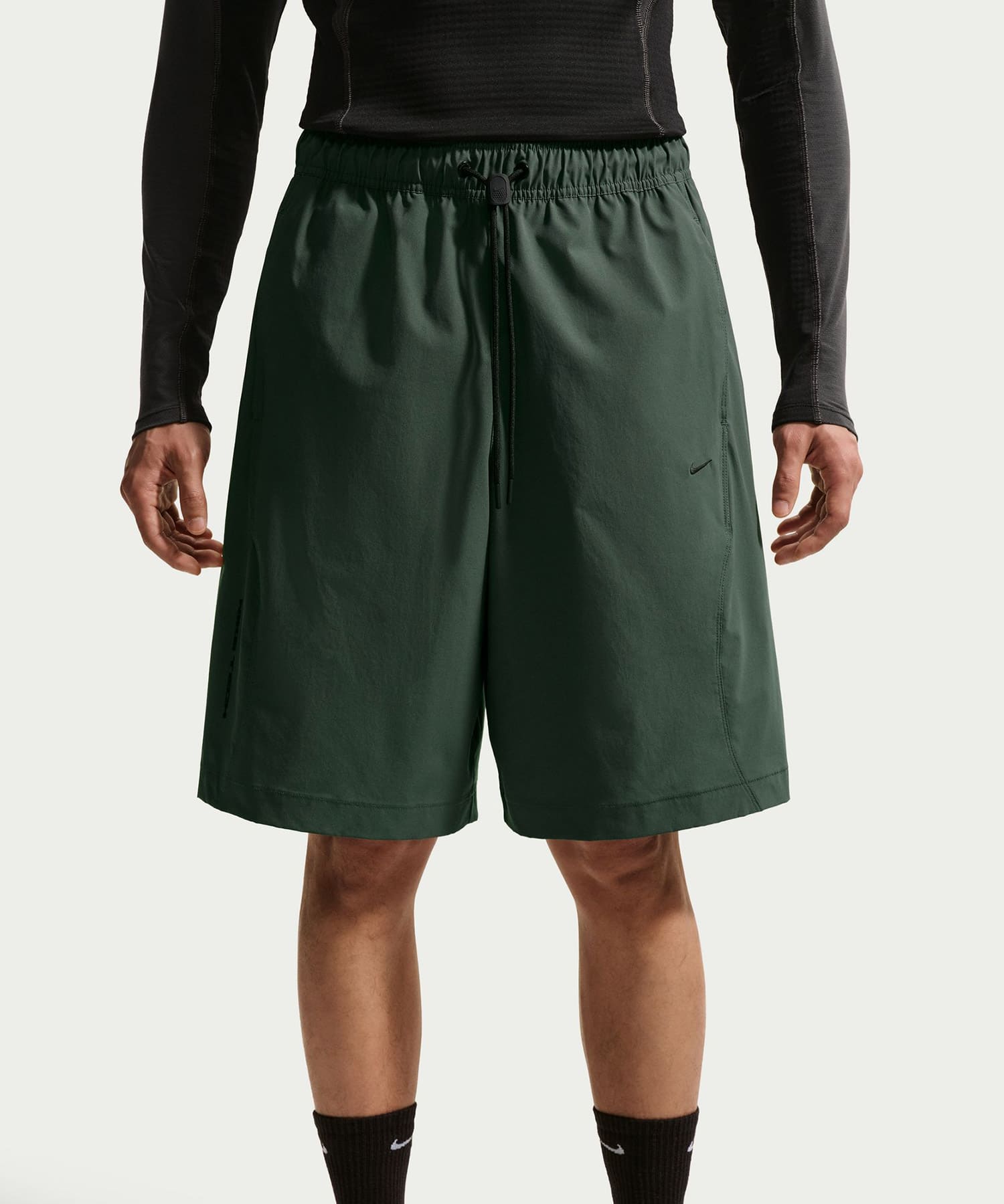 NIKE AS M NK UV TECH HELIOS SUN SHORT GREENの画像