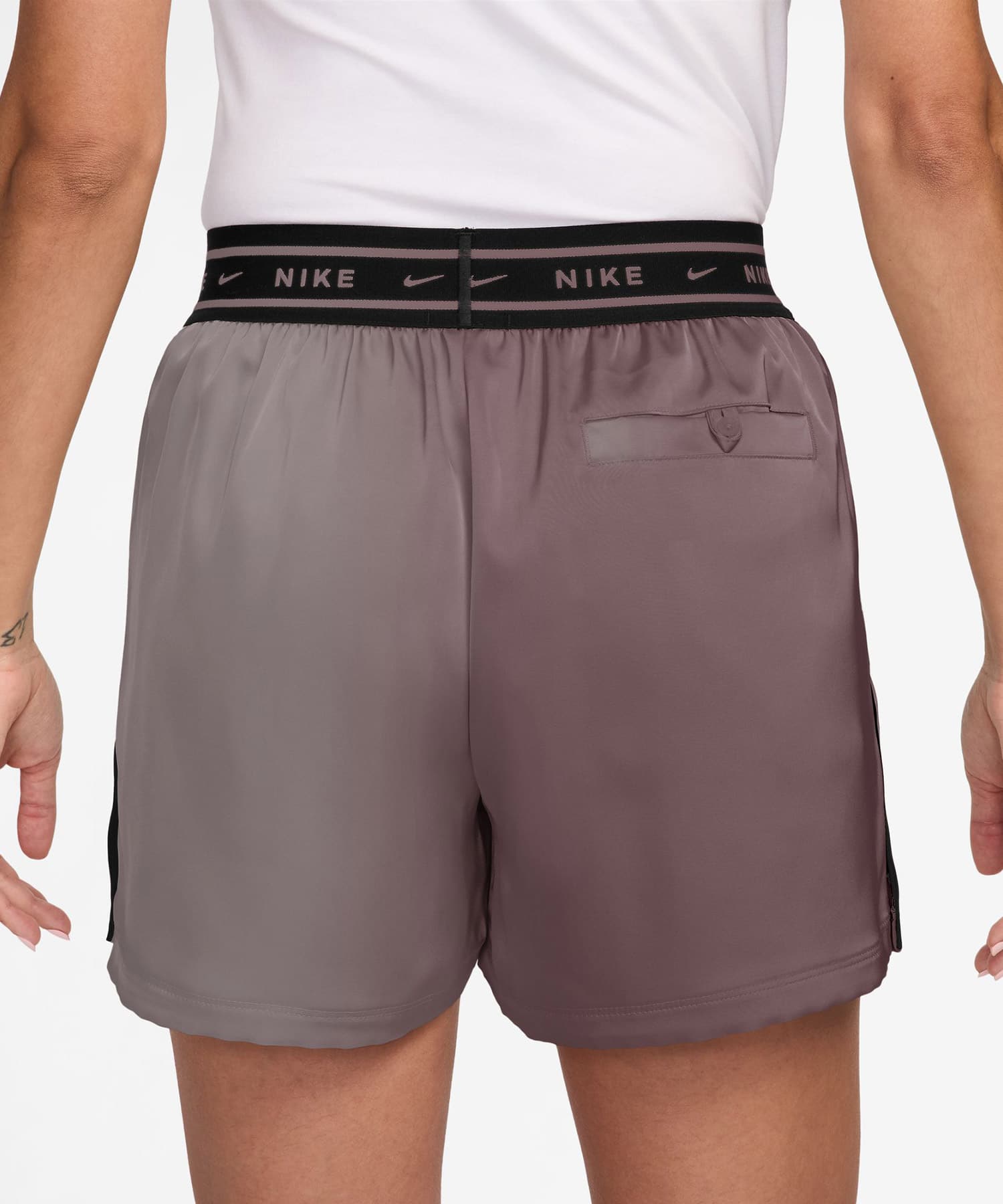 NIKE AS W NSW OFFLN WVN STN SHORT TATTOO/(BLACK)の画像