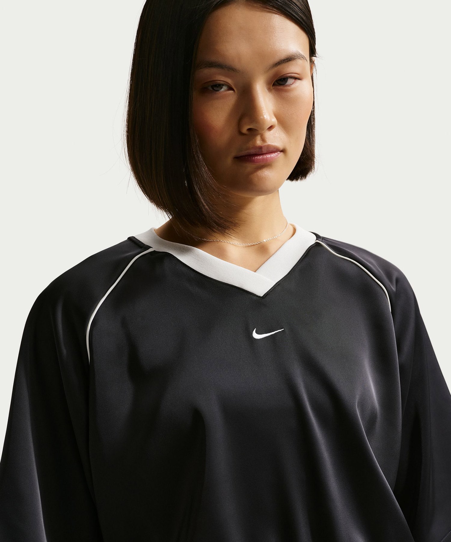 NIKE AS W NSW OFFLN WVN STN SS TOP BLACK/(SAIL)の画像