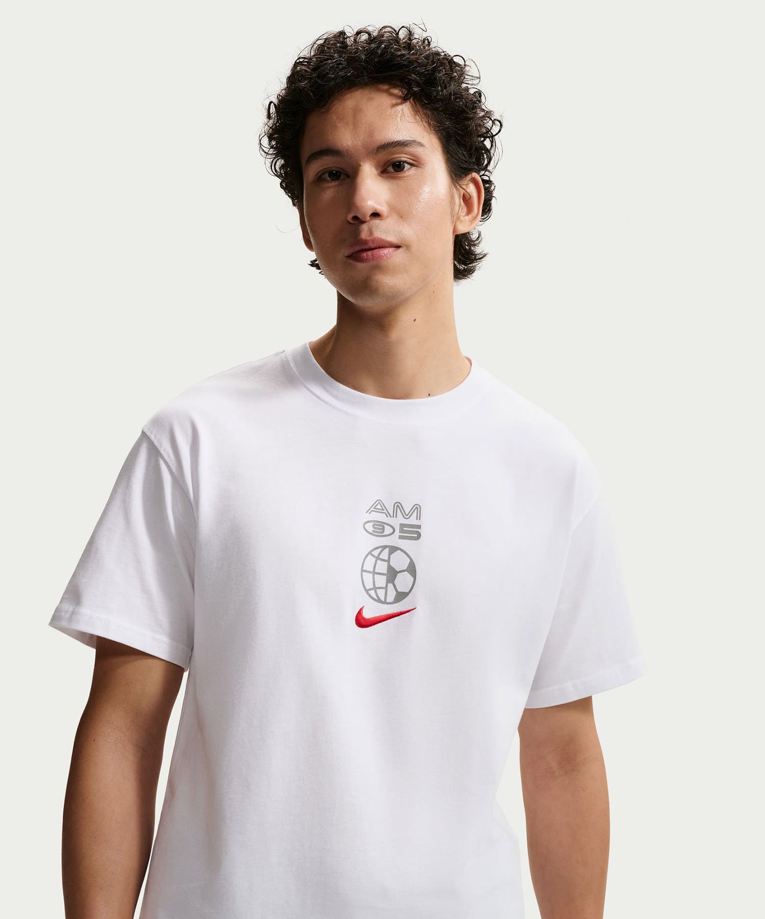 NIKE AS U NSW TEE LSE AM95 RFLCTVE WHITE/(UNIVERSITY RED)の画像