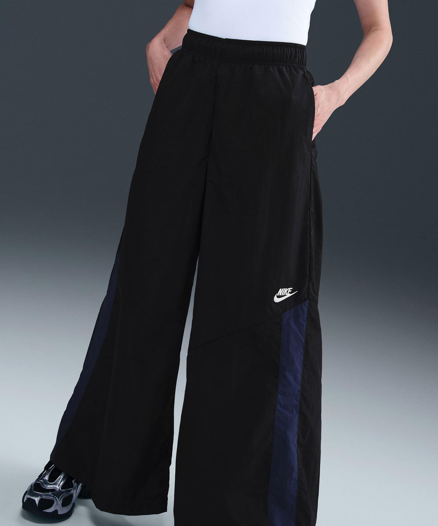 NIKE AS W NSW WIDE LEG WVN PANT BLACK/MIDNIGHT NAVY/SAILの画像
