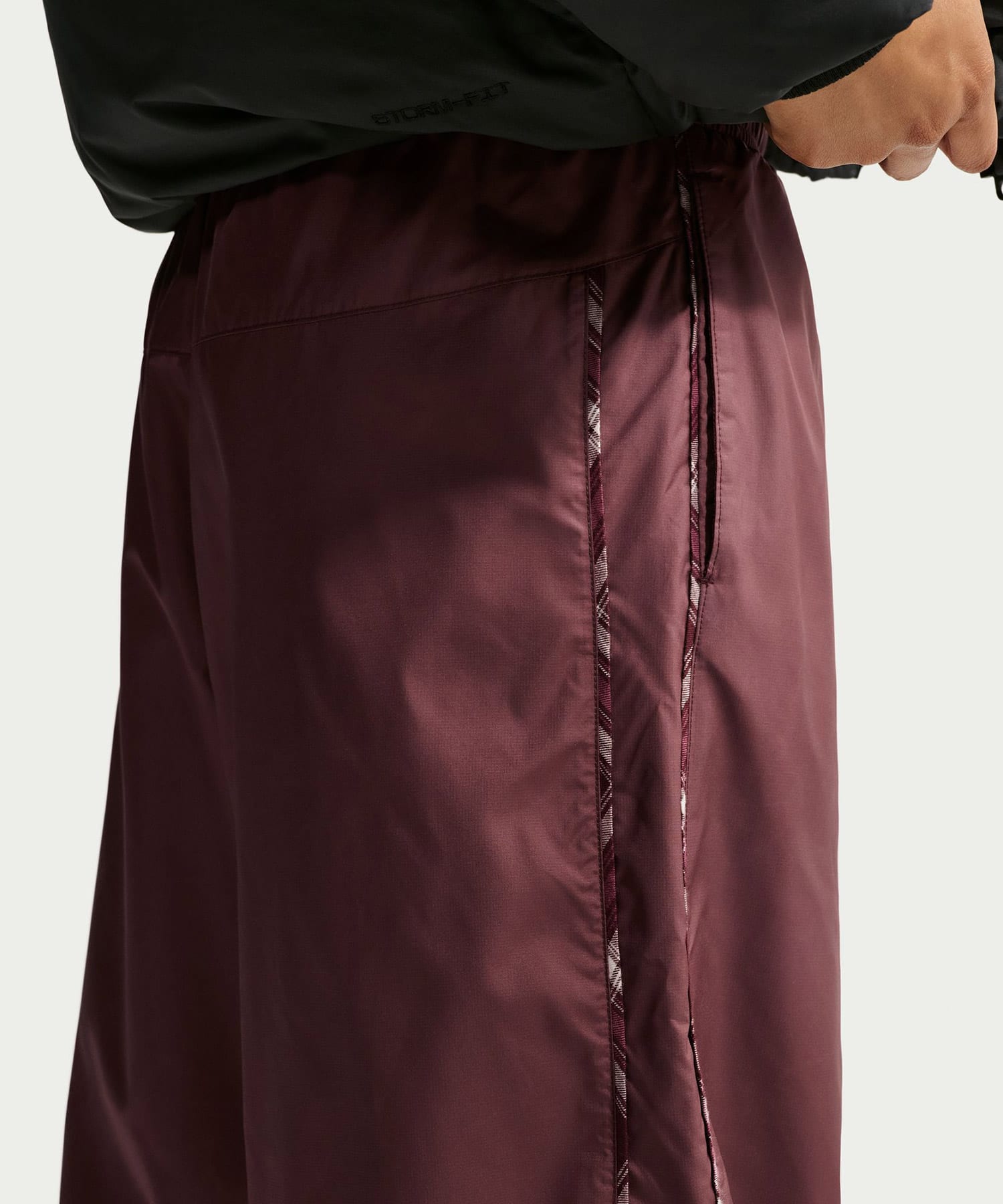 NIKE AS W NK REVERSIBLE PLAID OH PANT BROWNの画像