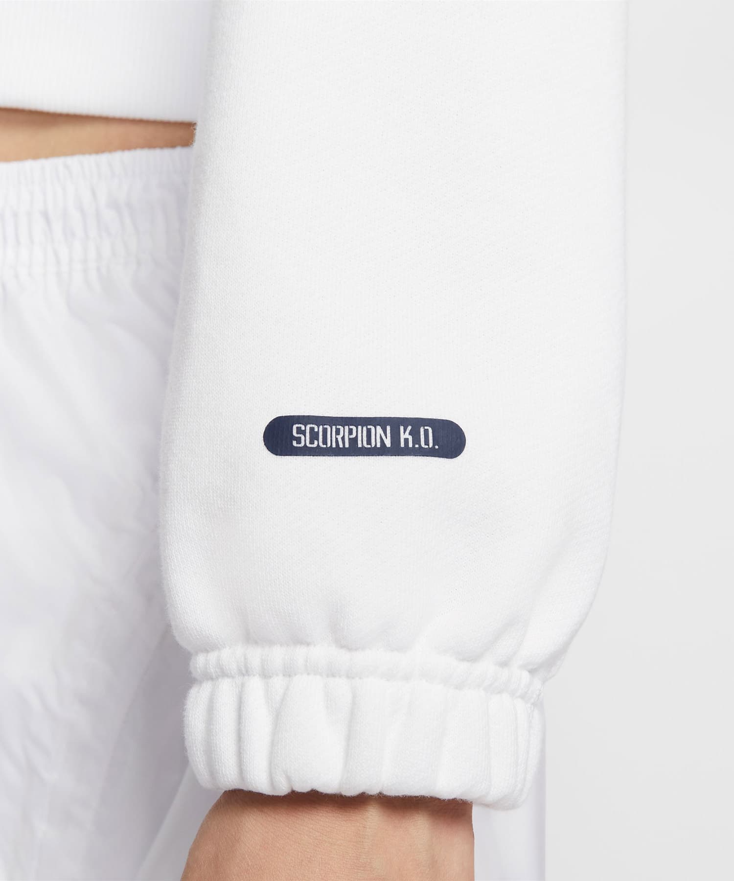 NIKE AS W NSW OS FLC CROP PO HDY GC WHITEの画像
