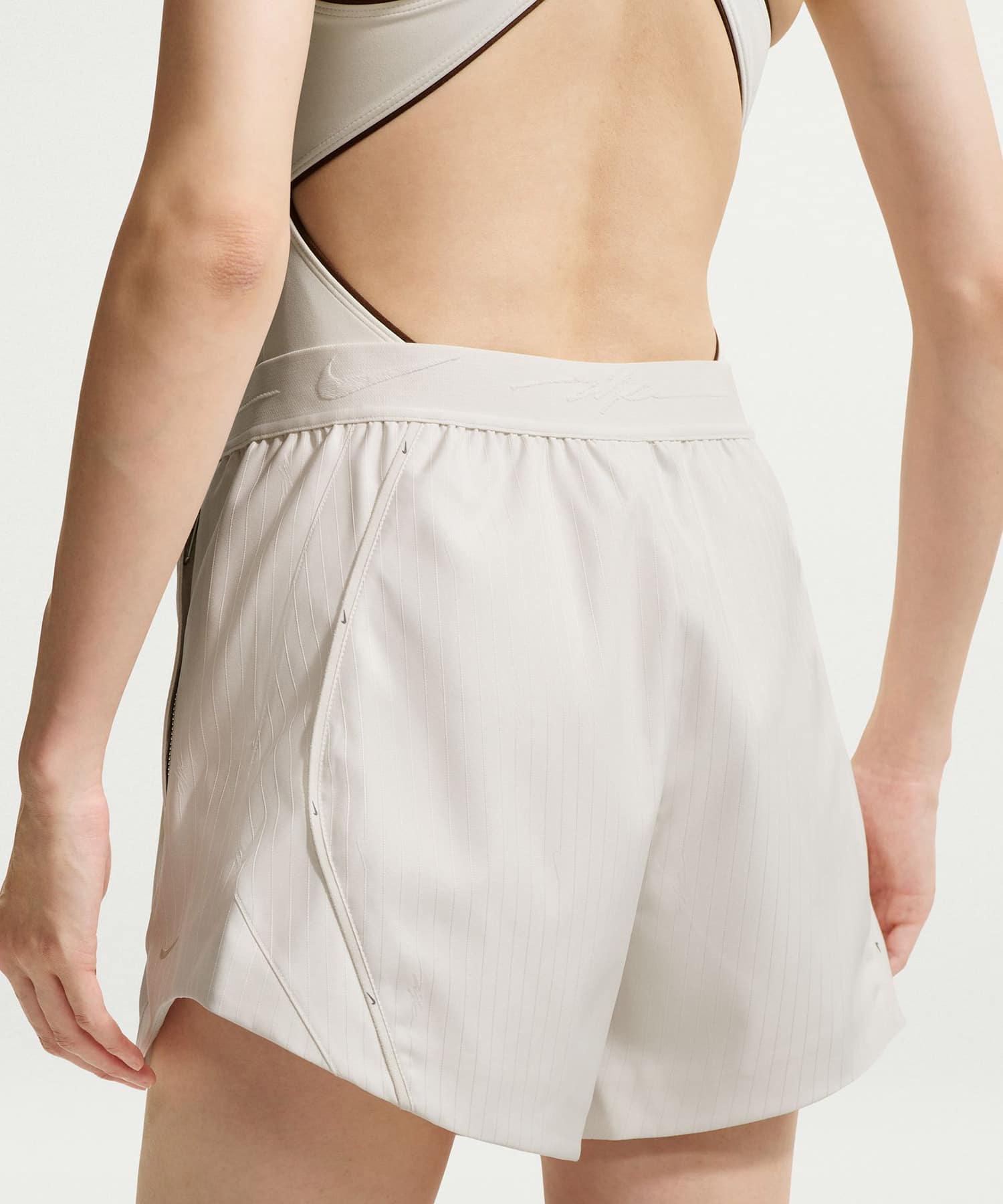 NIKE W NRG NK Dri-FIT WOVEN SHORT OFFWHITEの画像