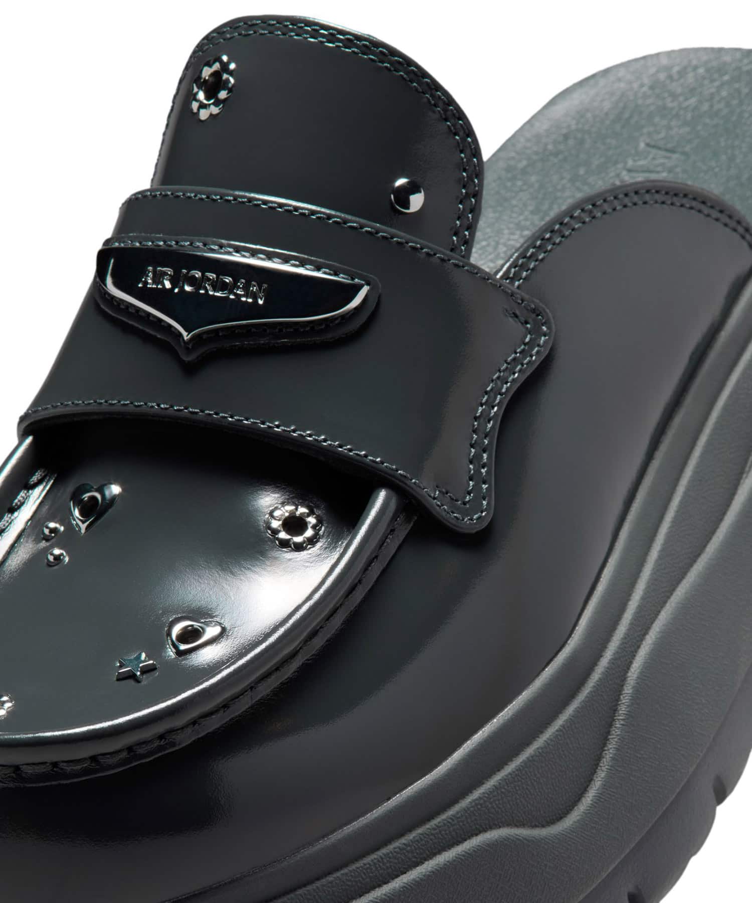 JORDAN BRAND Air Jordan Mule SE ANTHRACITE/METALLIC SILVERの画像