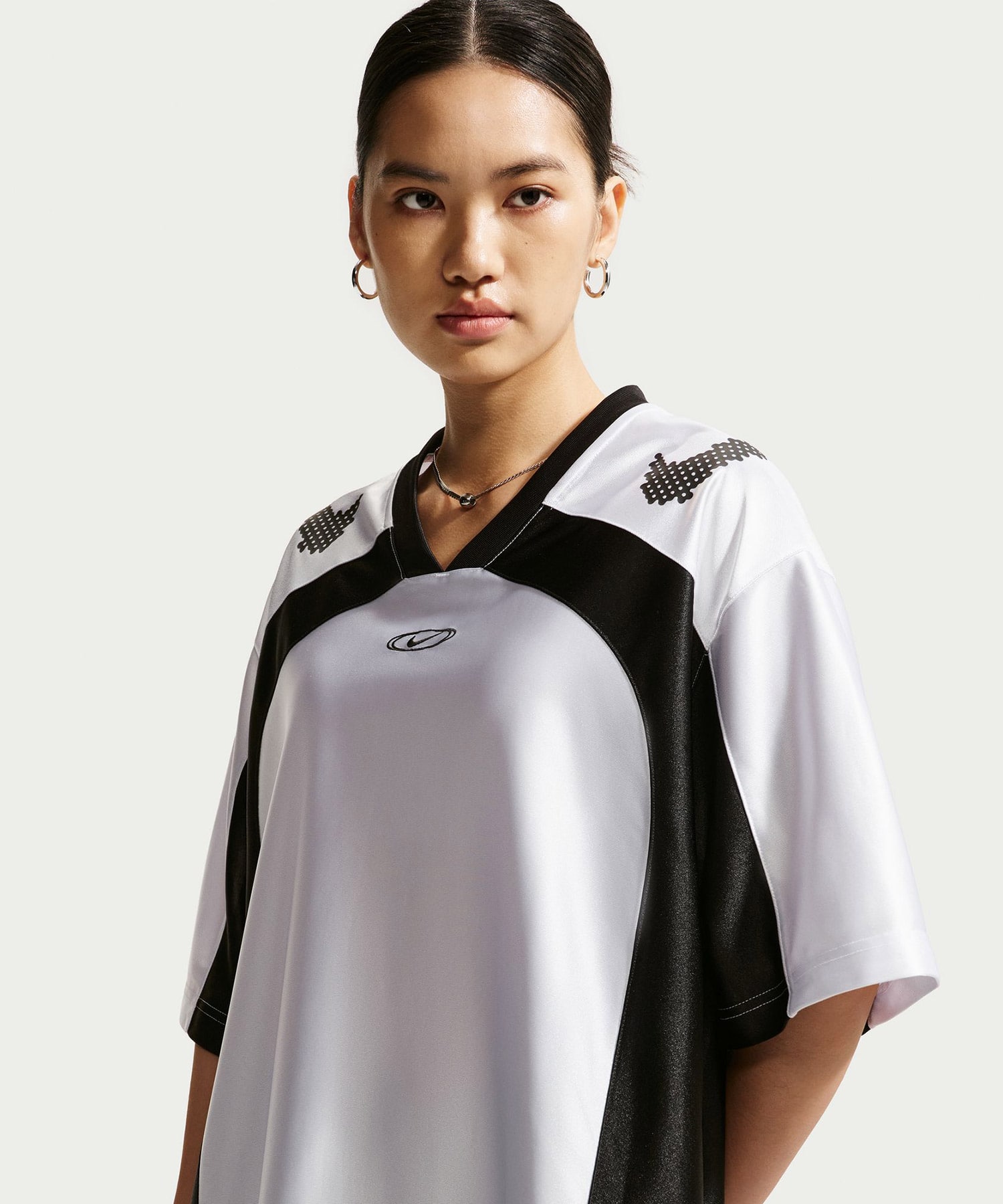 NIKE AS W NK STREET GFX JERSEY WHITEの画像