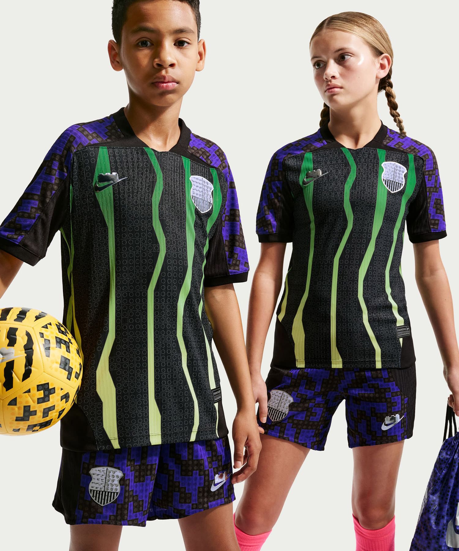 NIKE X LEGO COL AEROFIT F JSY BLACK/(LT LIQUID LIME)の画像