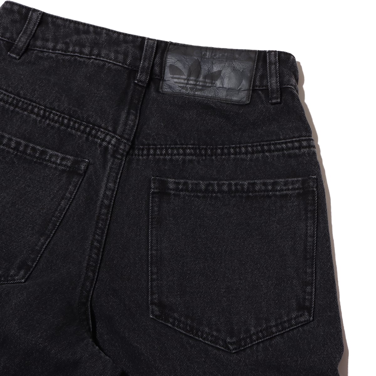 adidas WOMENS DENIM CAPRI SHORT BLACK の画像