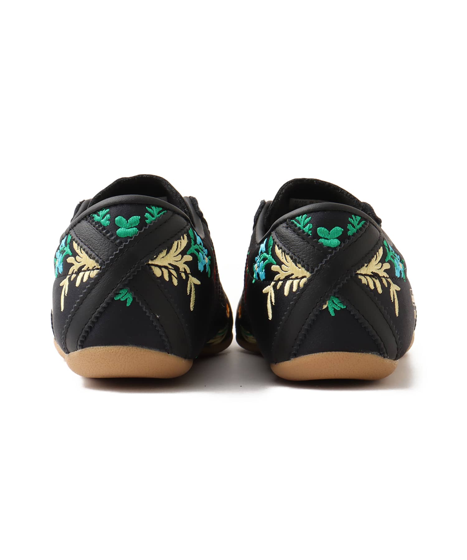 adidas TOKYO W CREWHT/GOLDMT/GUM4の画像